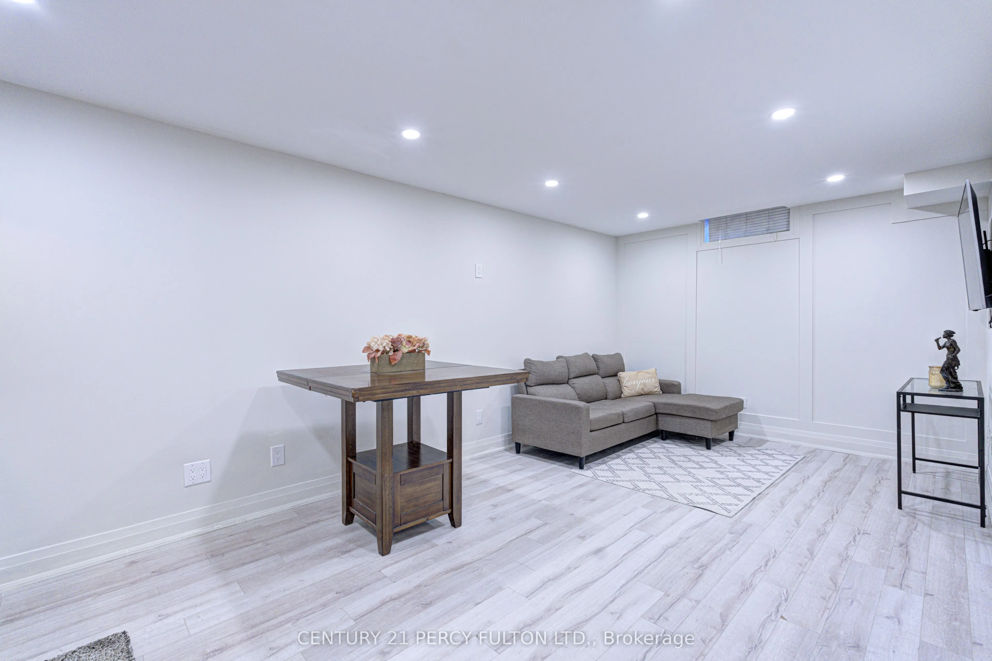 109 Woodcroft Lane