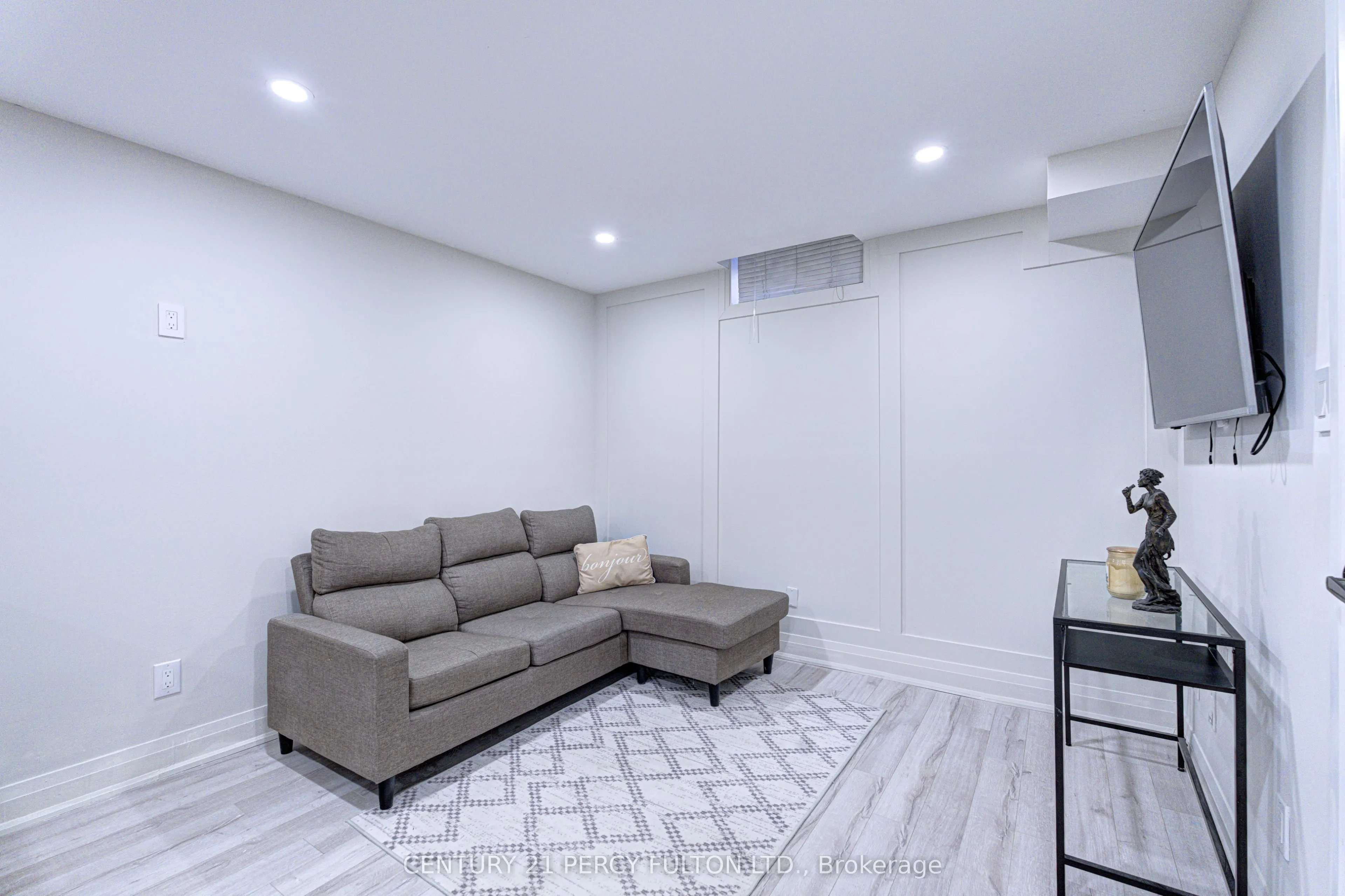 109 Woodcroft Lane