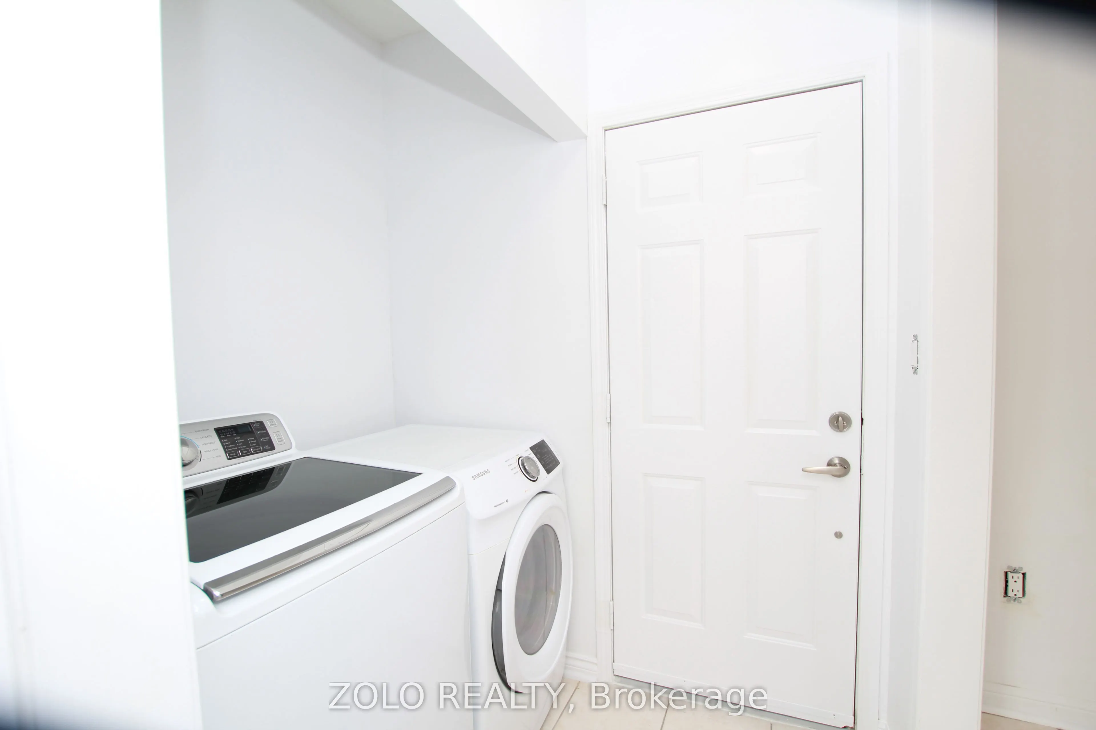 226 Equator Crescent N