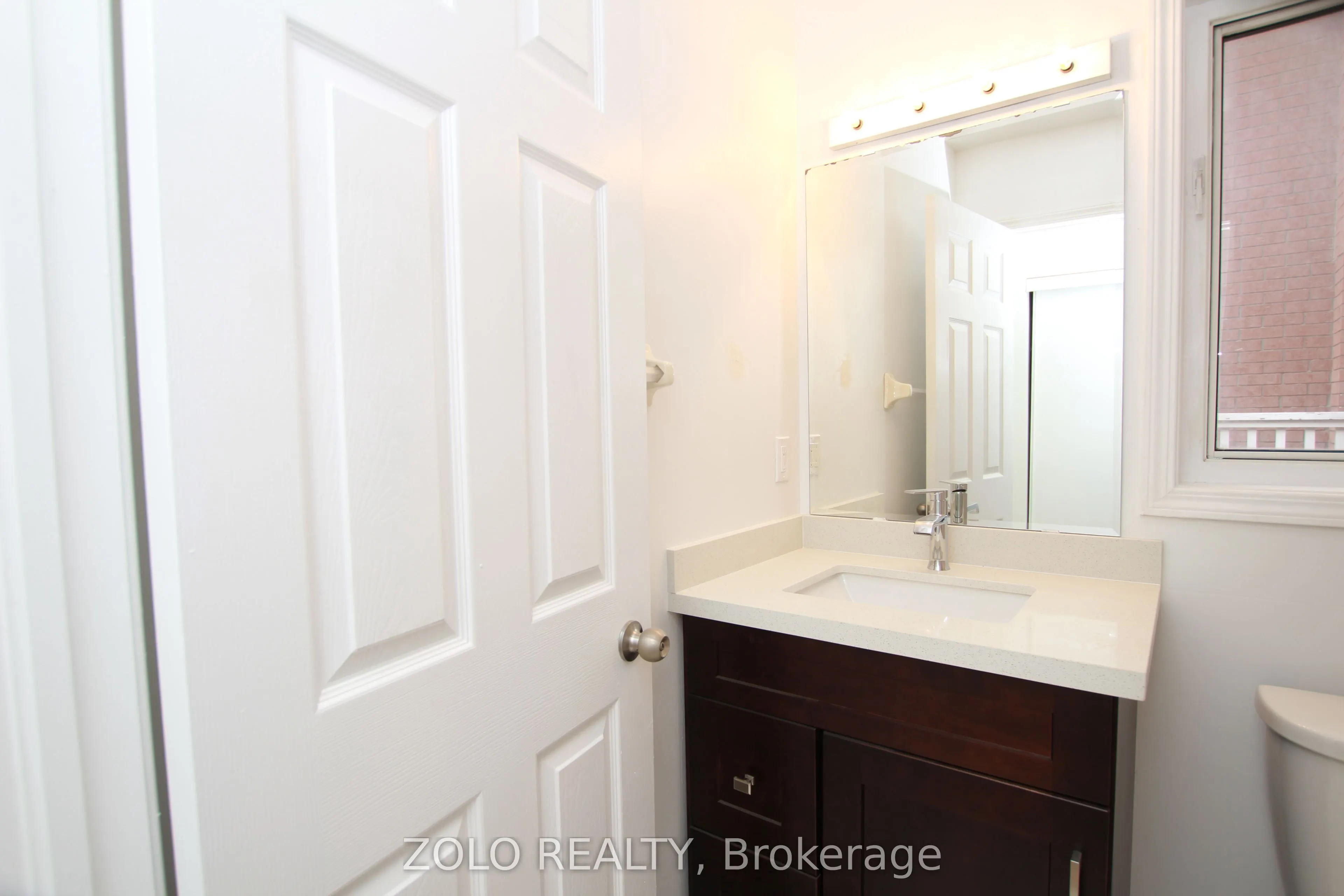 226 Equator Crescent N