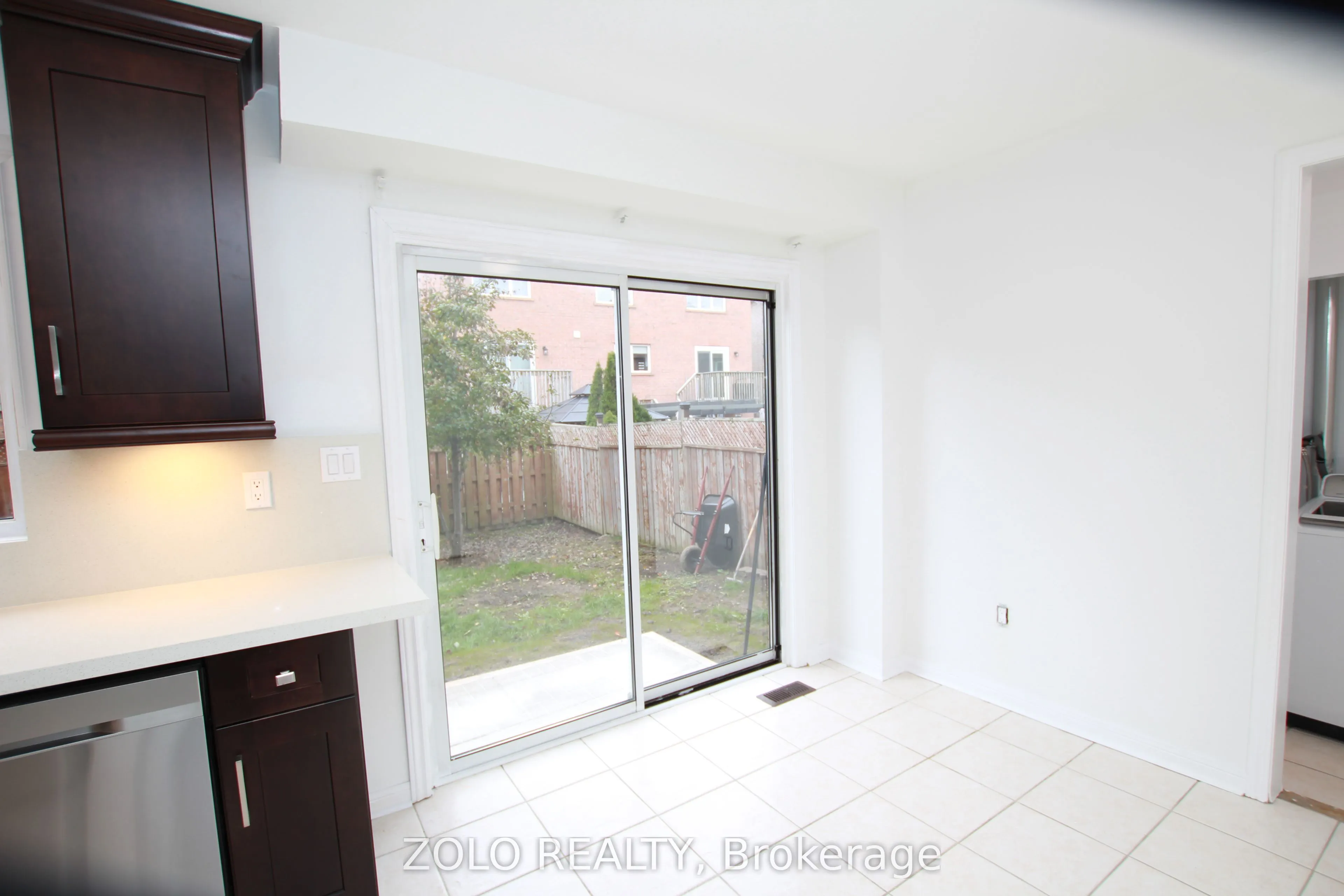 226 Equator Crescent N