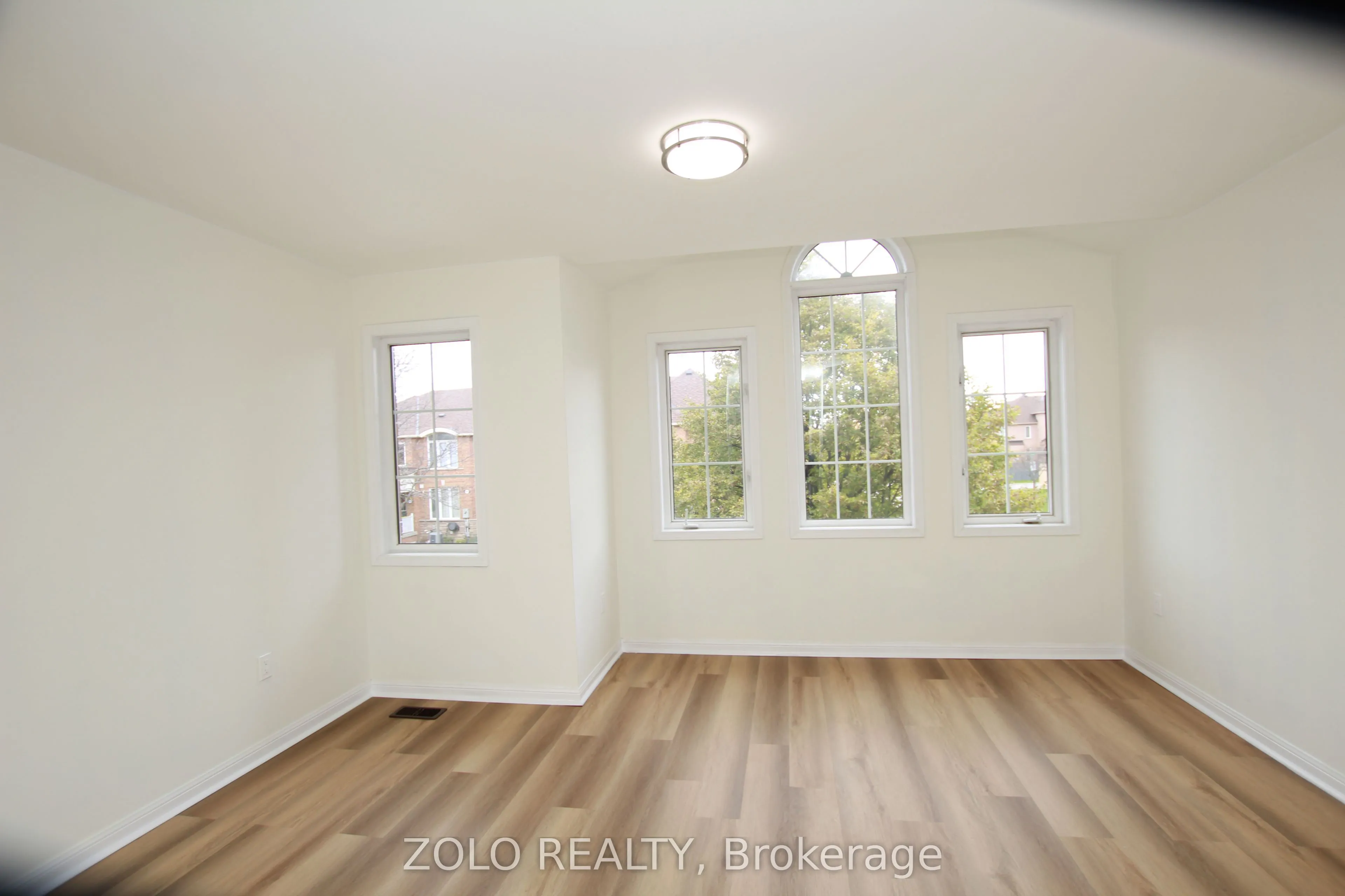 226 Equator Crescent N