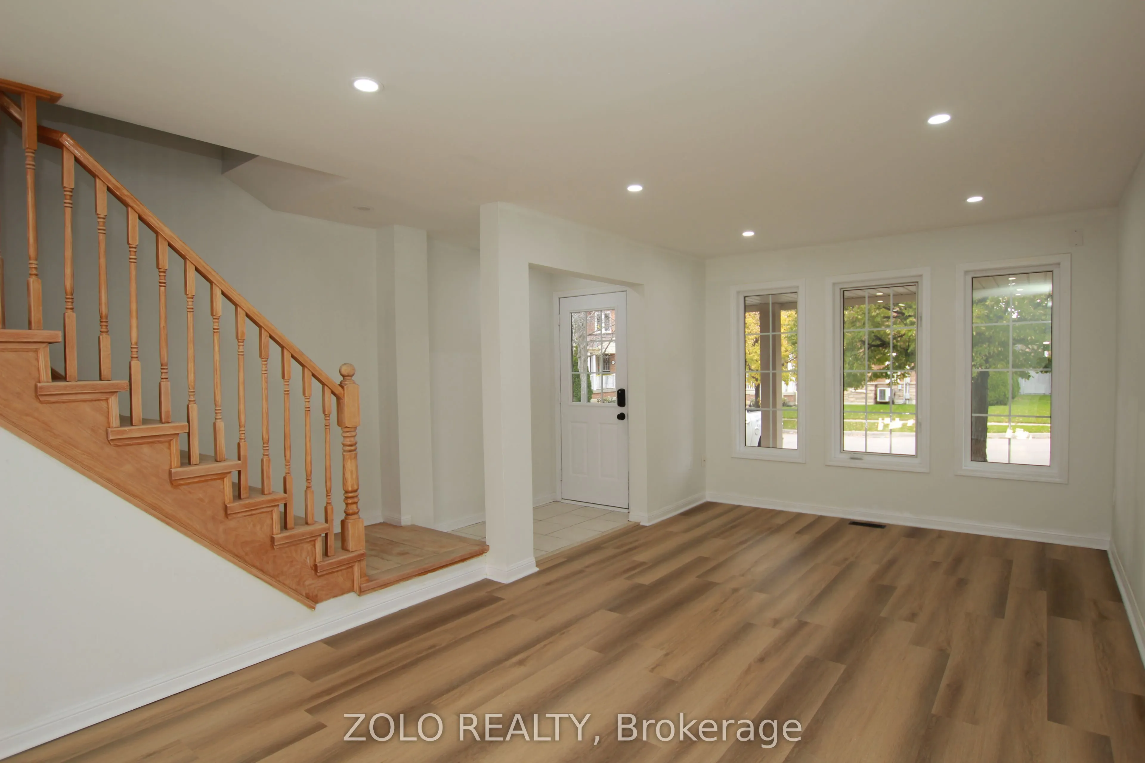 226 Equator Crescent N