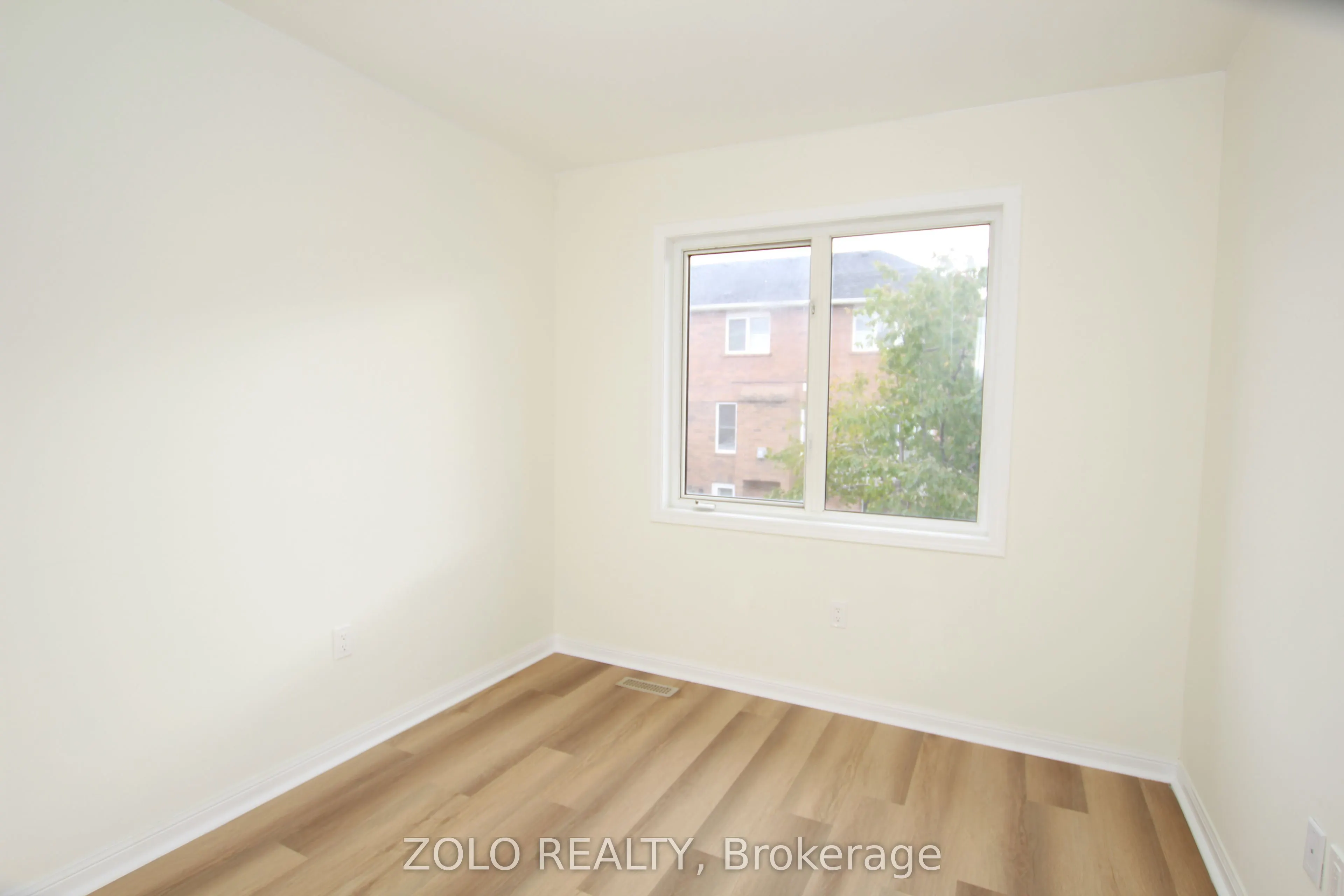 226 Equator Crescent N