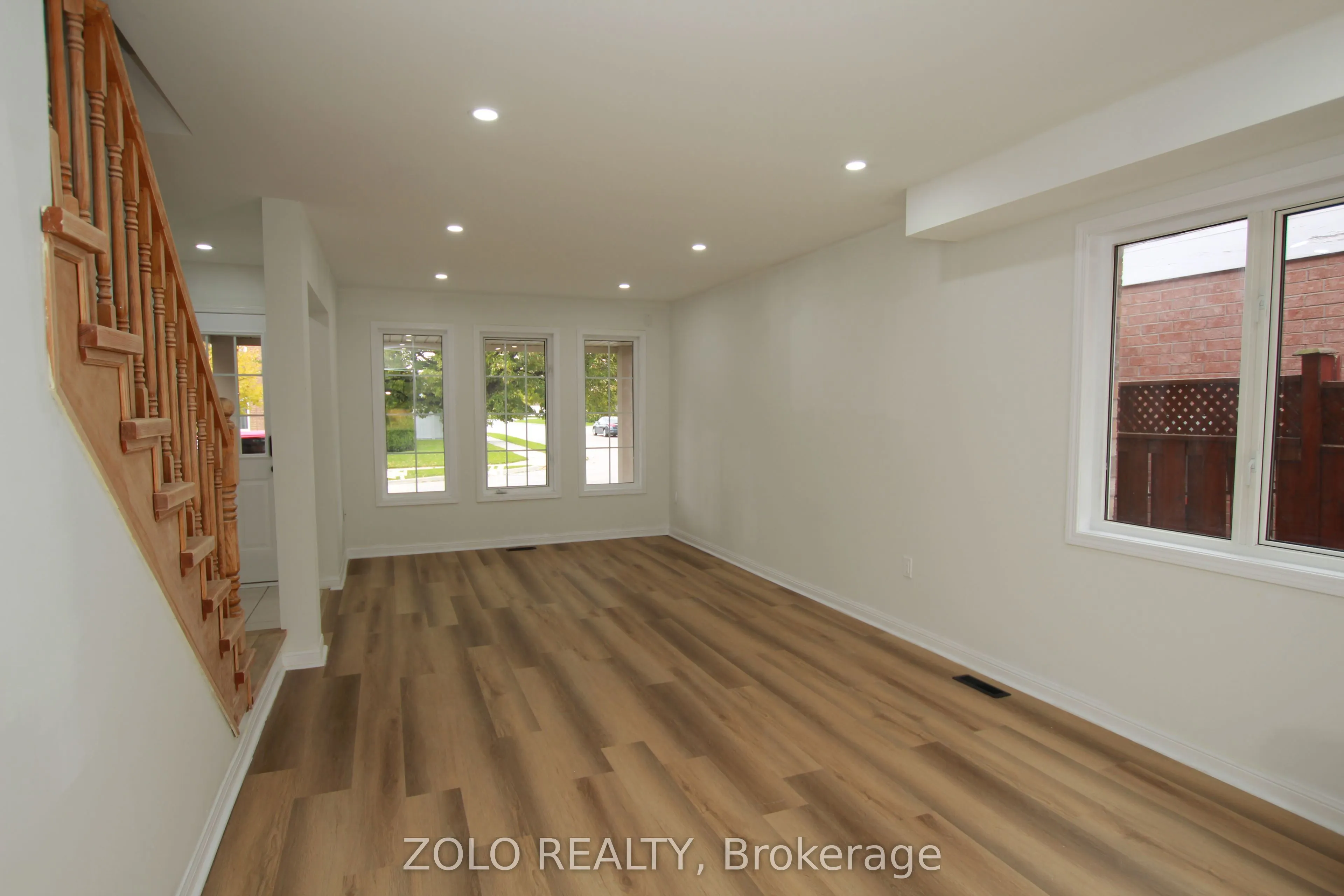 226 Equator Crescent N