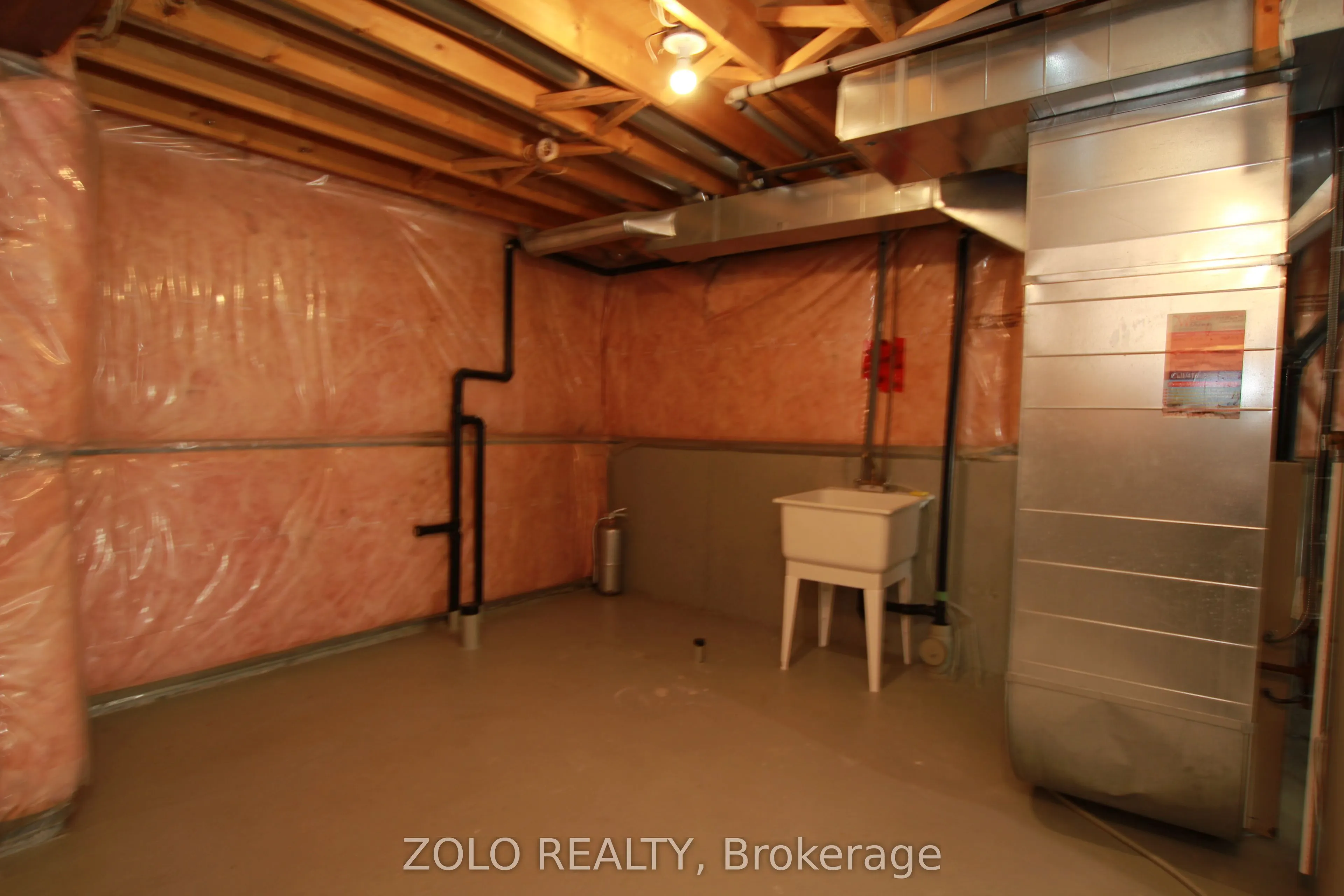 226 Equator Crescent N