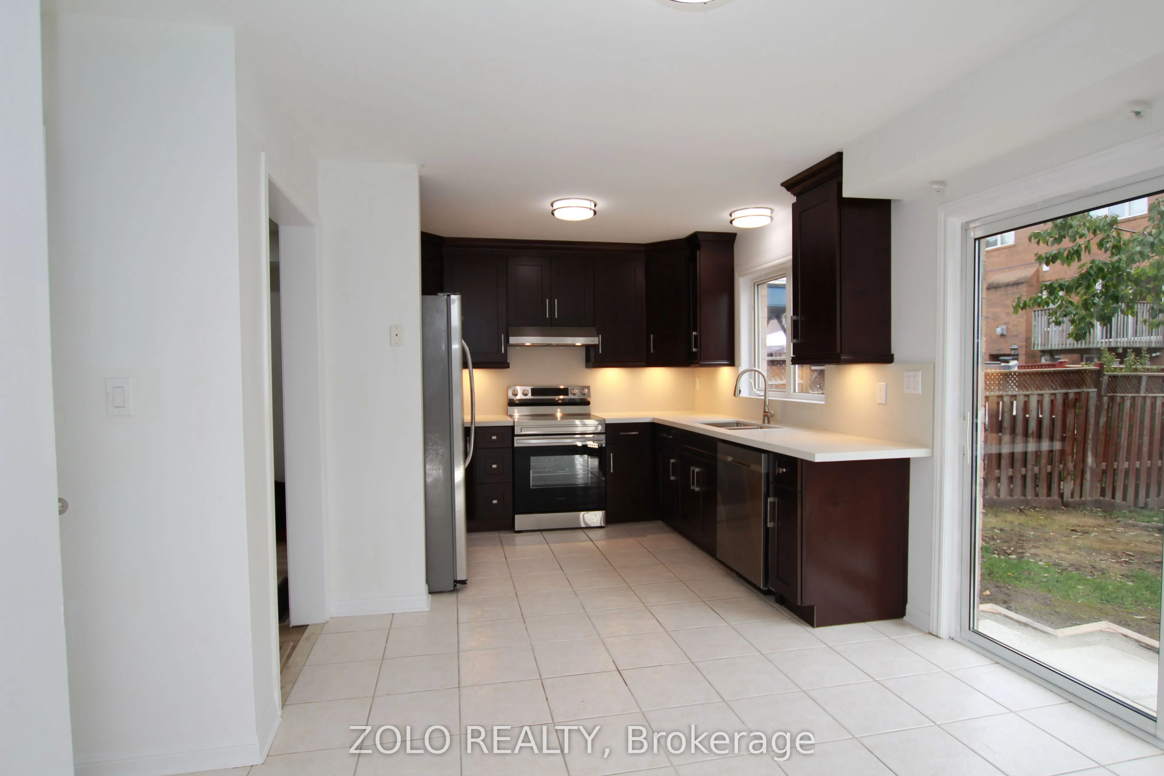 226 Equator Crescent N