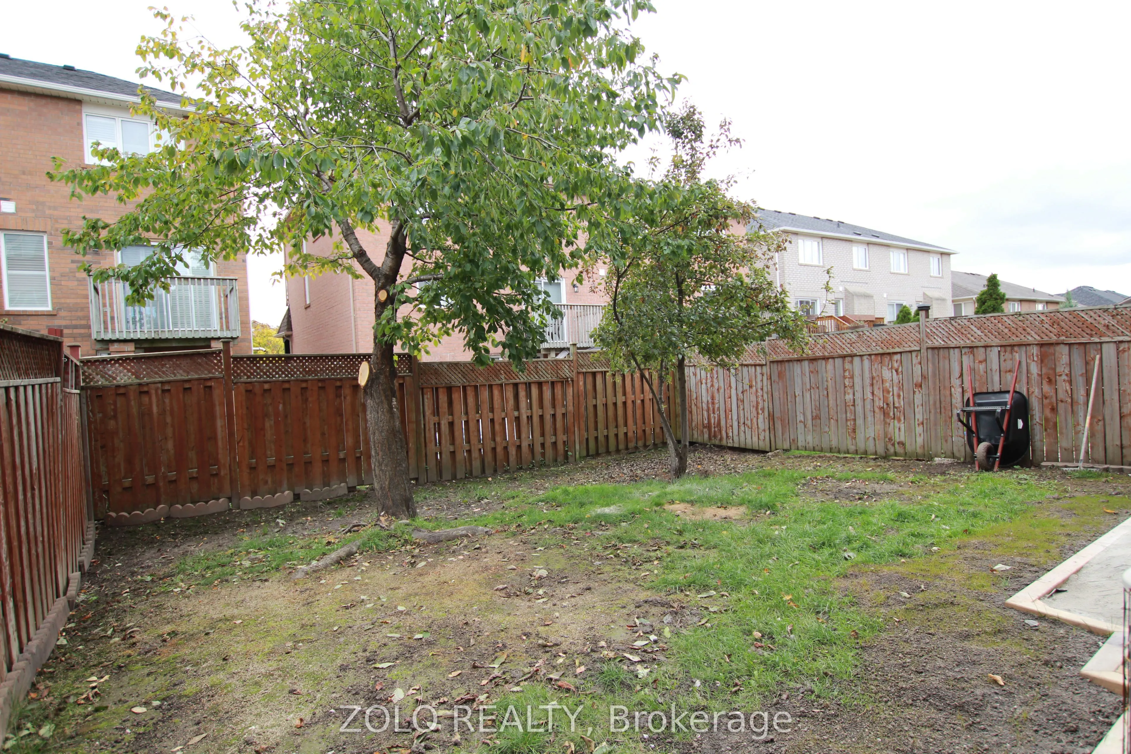 226 Equator Crescent N