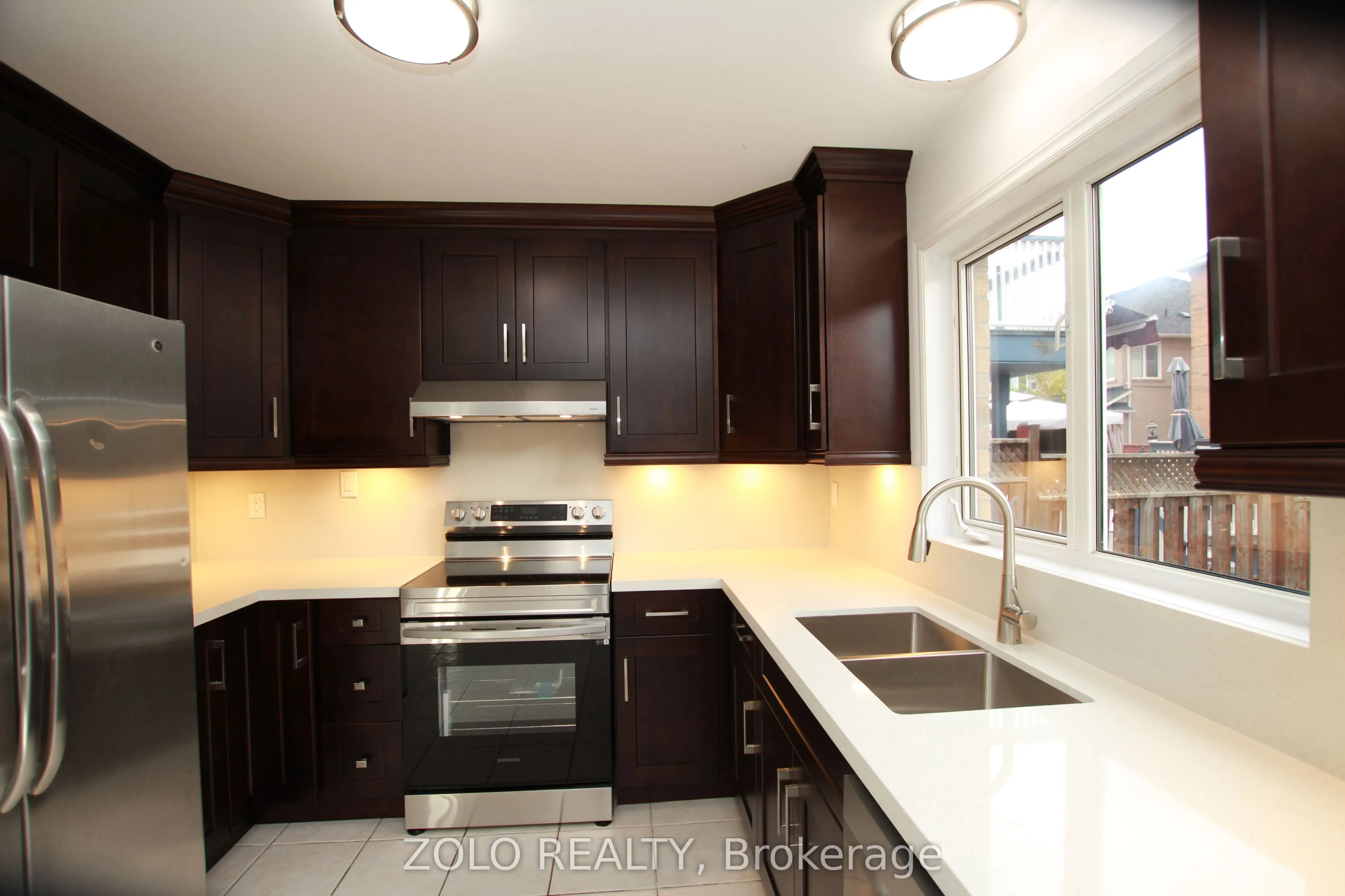 226 Equator Crescent N