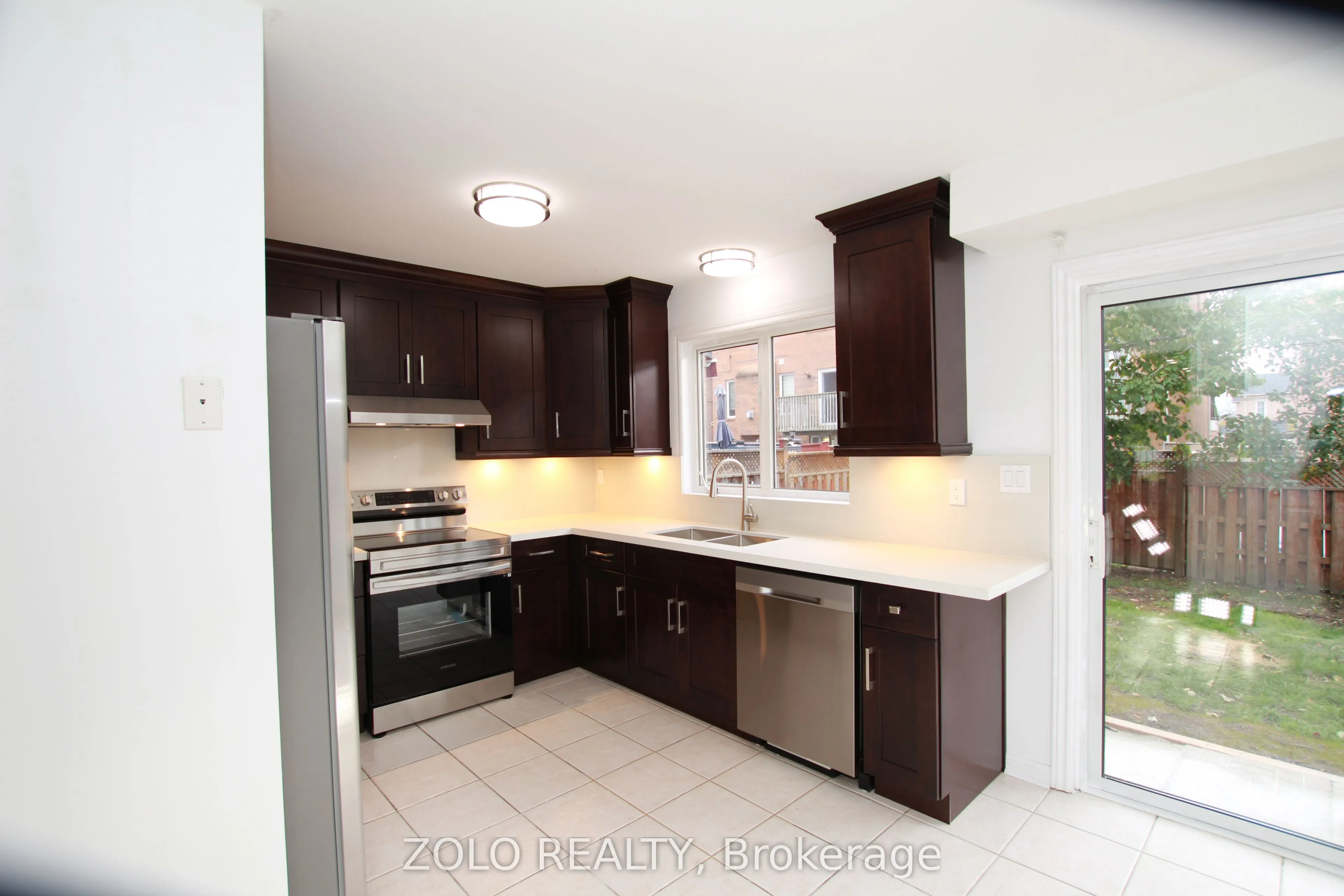 226 Equator Crescent N