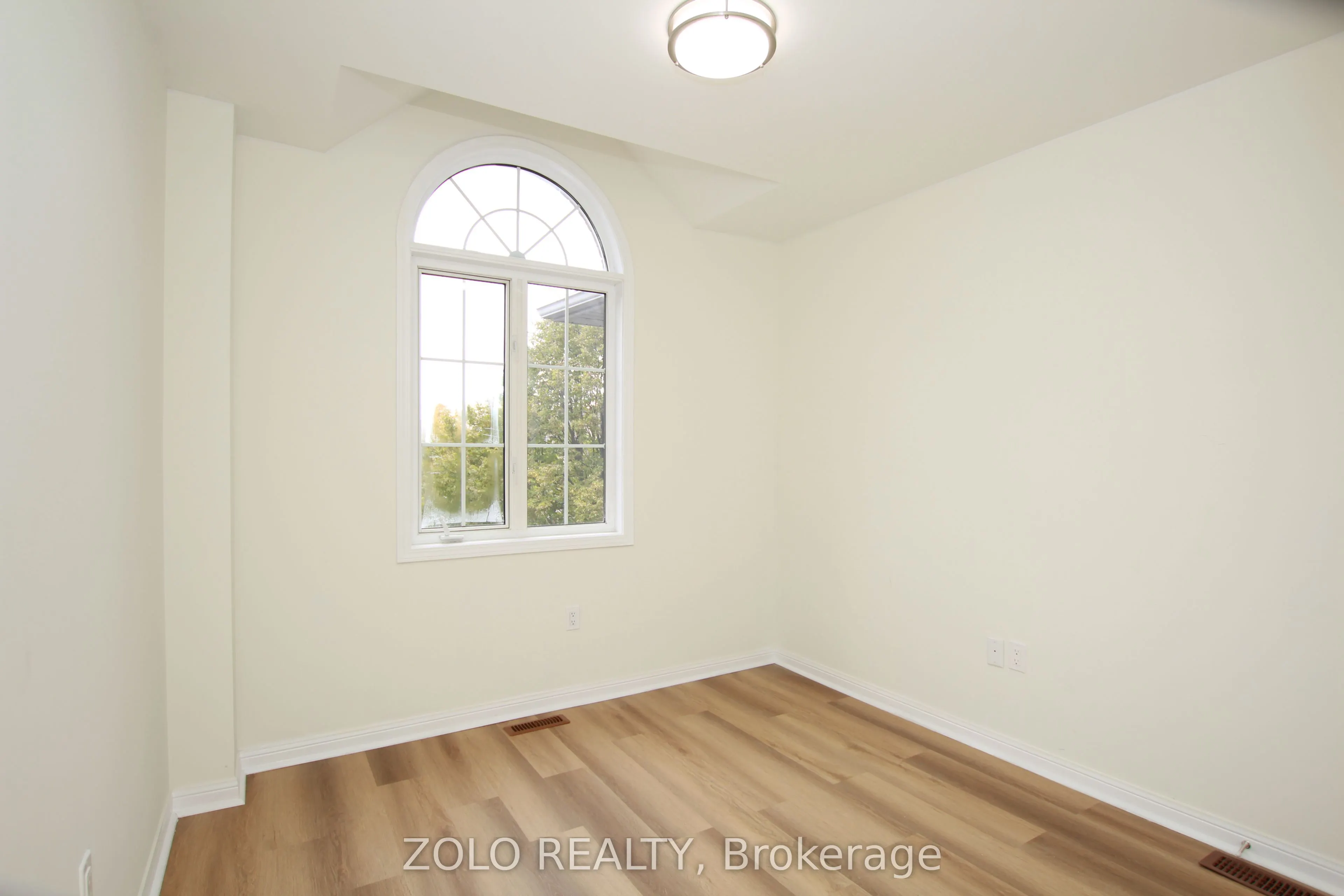 226 Equator Crescent N