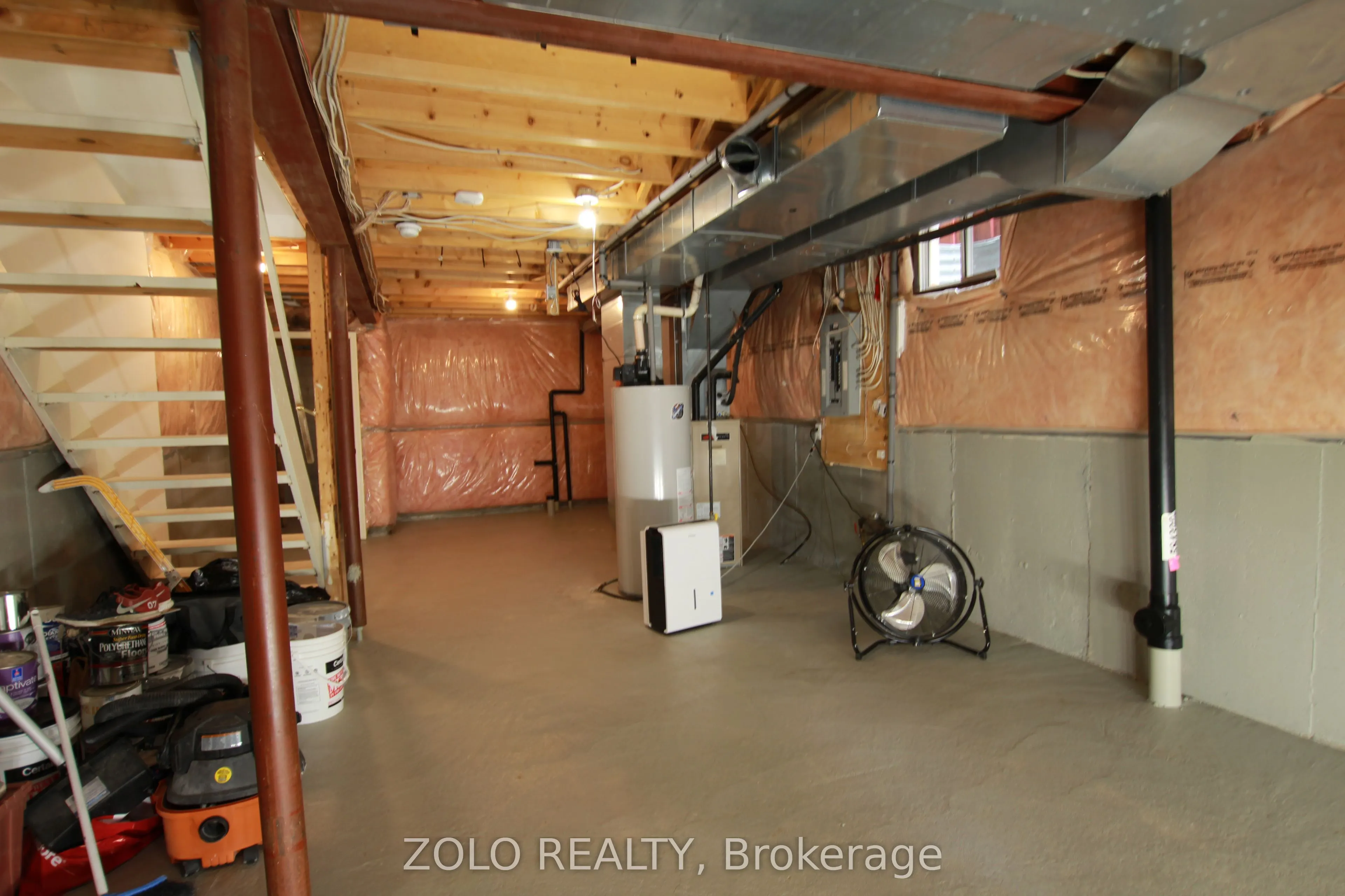 226 Equator Crescent N