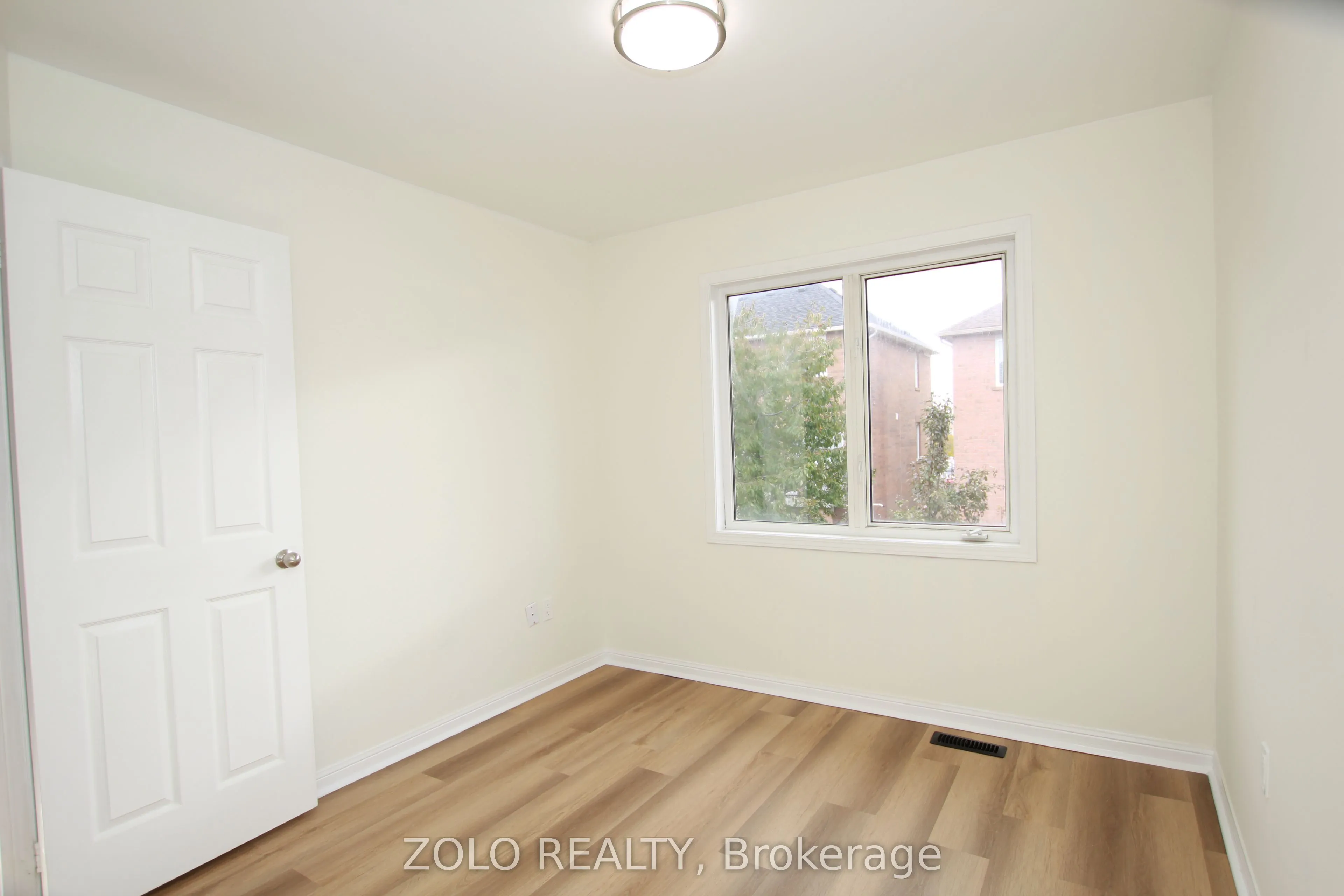 226 Equator Crescent N
