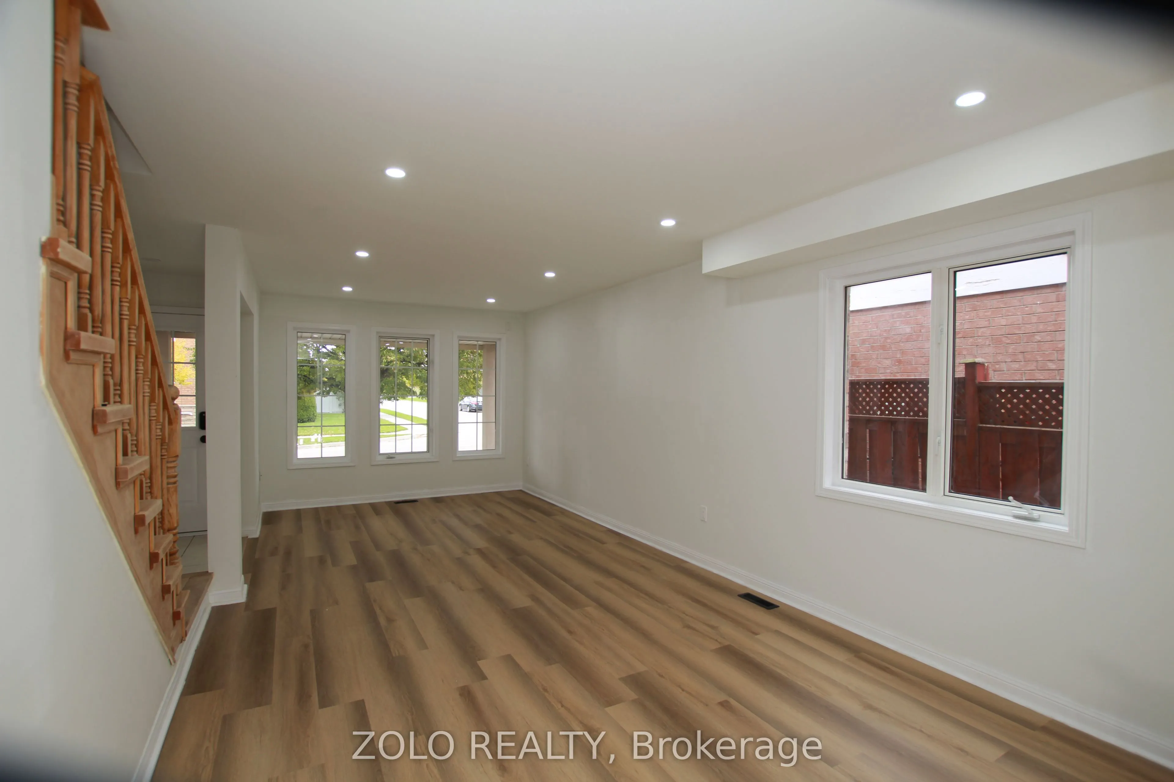 226 Equator Crescent N