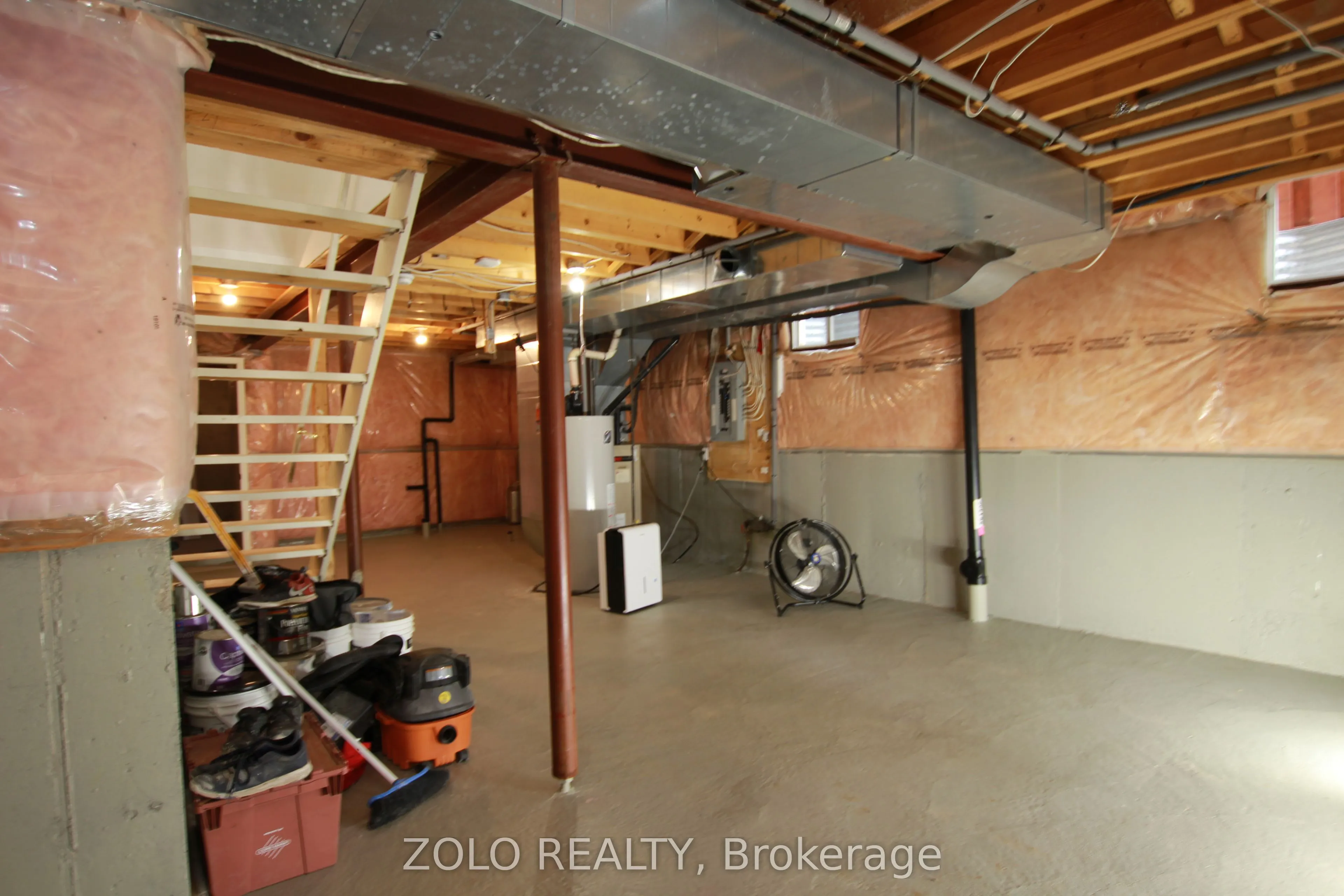 226 Equator Crescent N