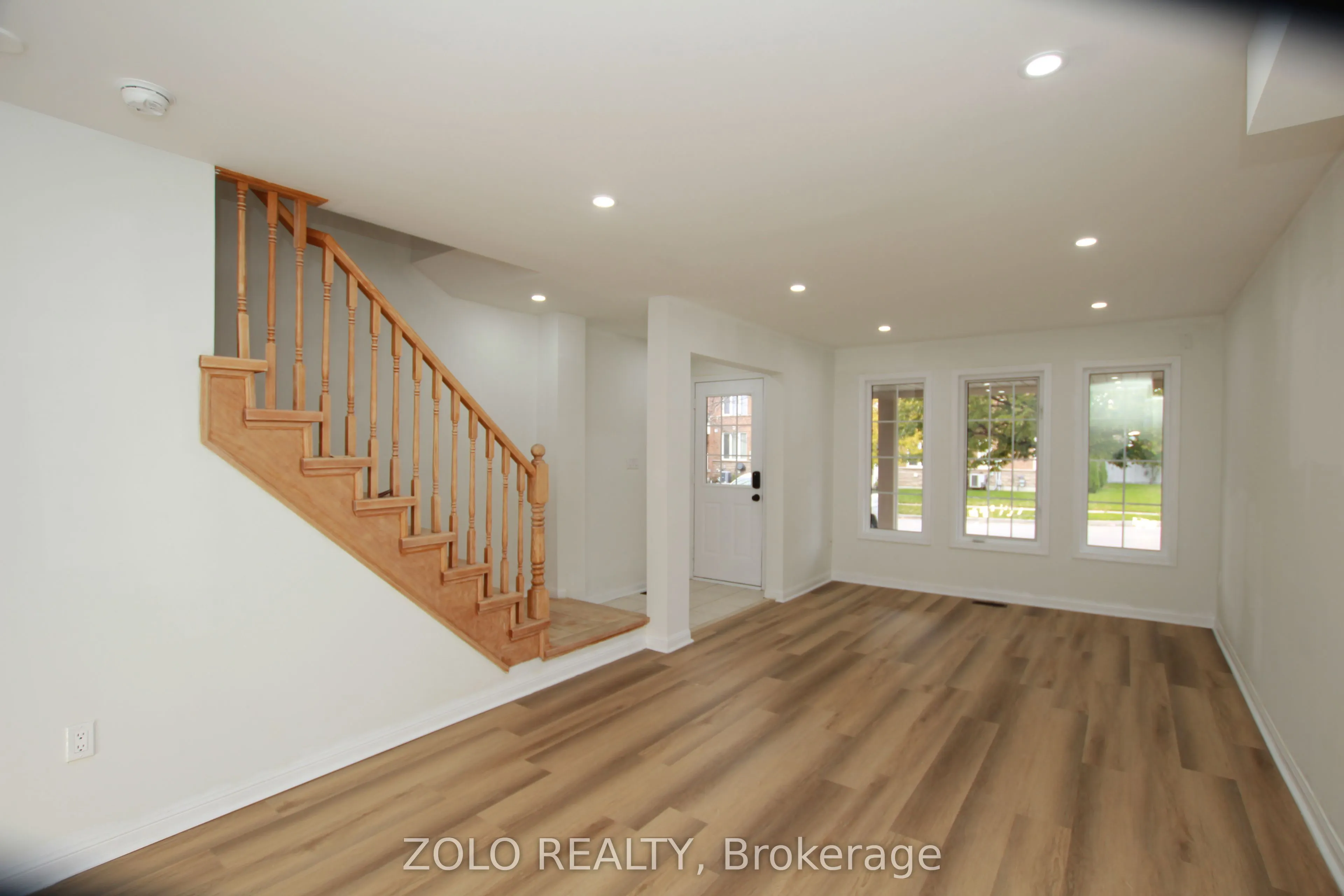 226 Equator Crescent N