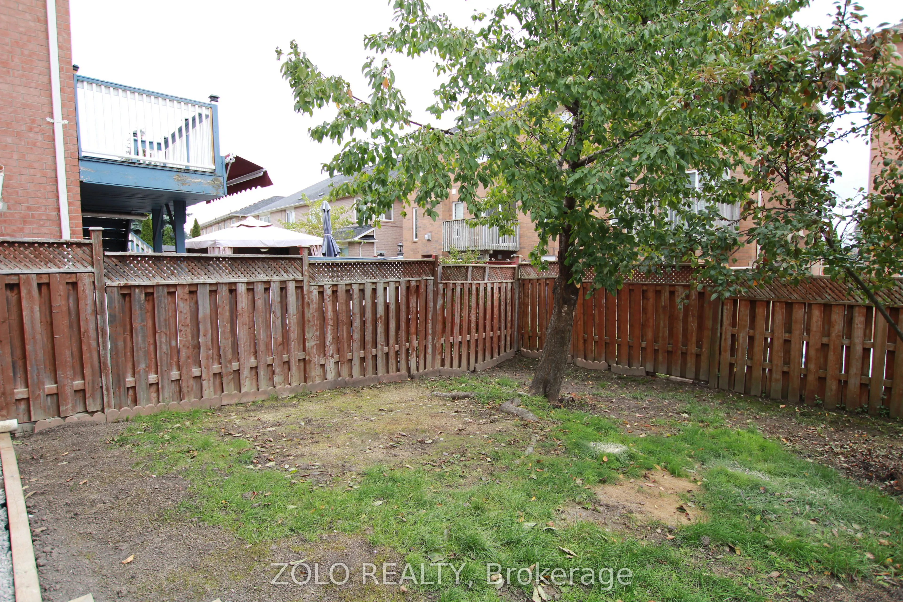 226 Equator Crescent N