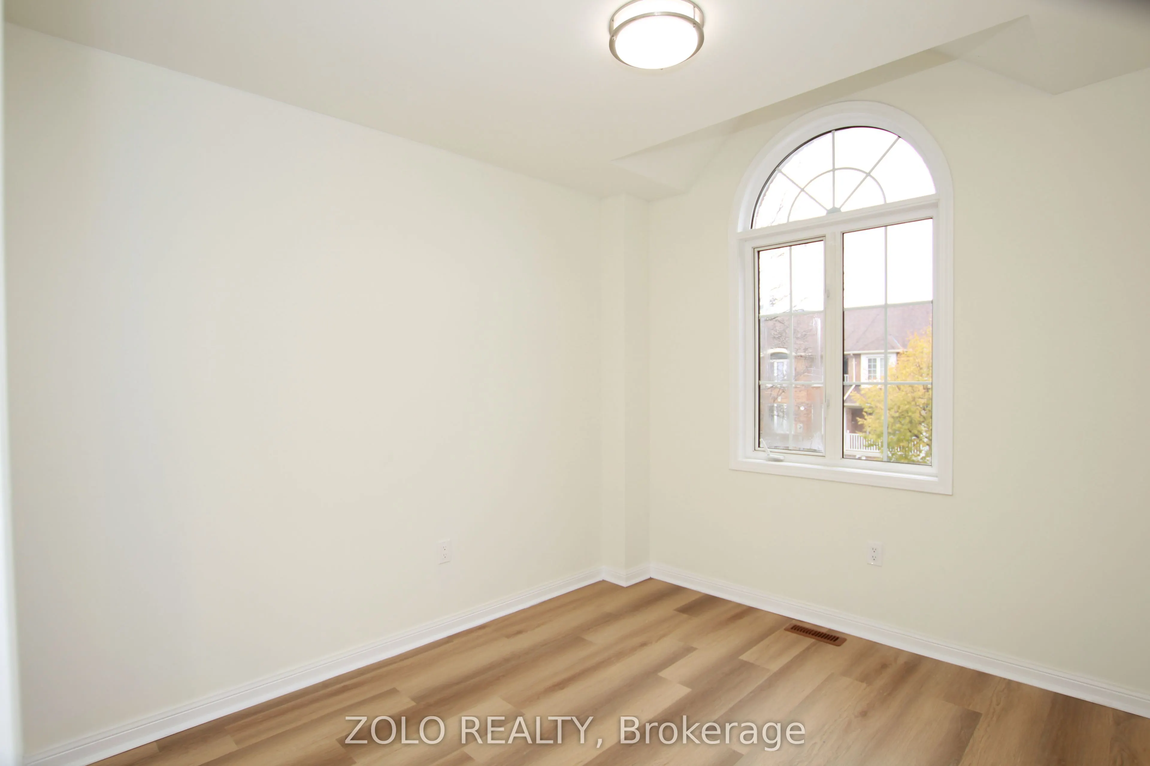 226 Equator Crescent N
