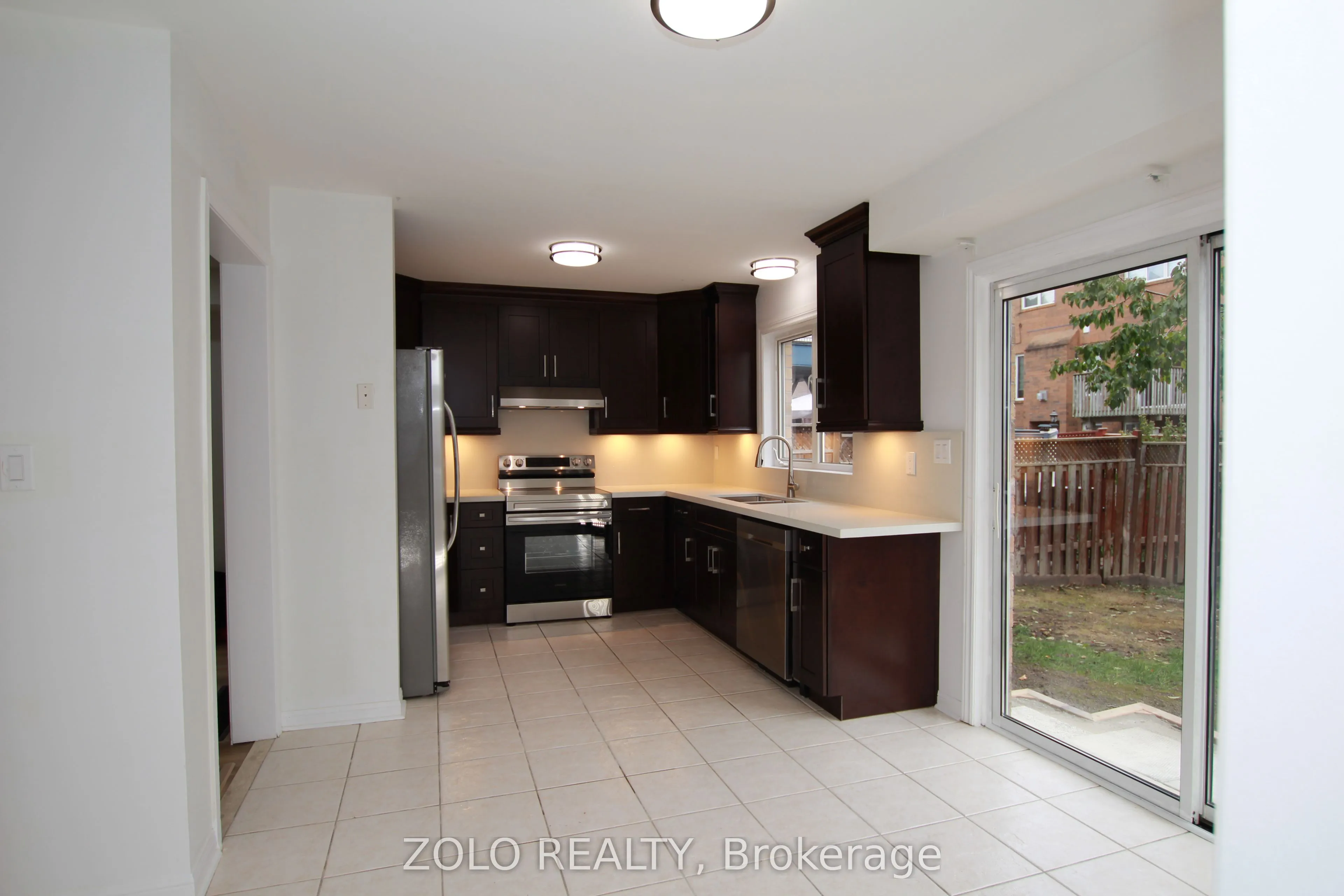 226 Equator Crescent N