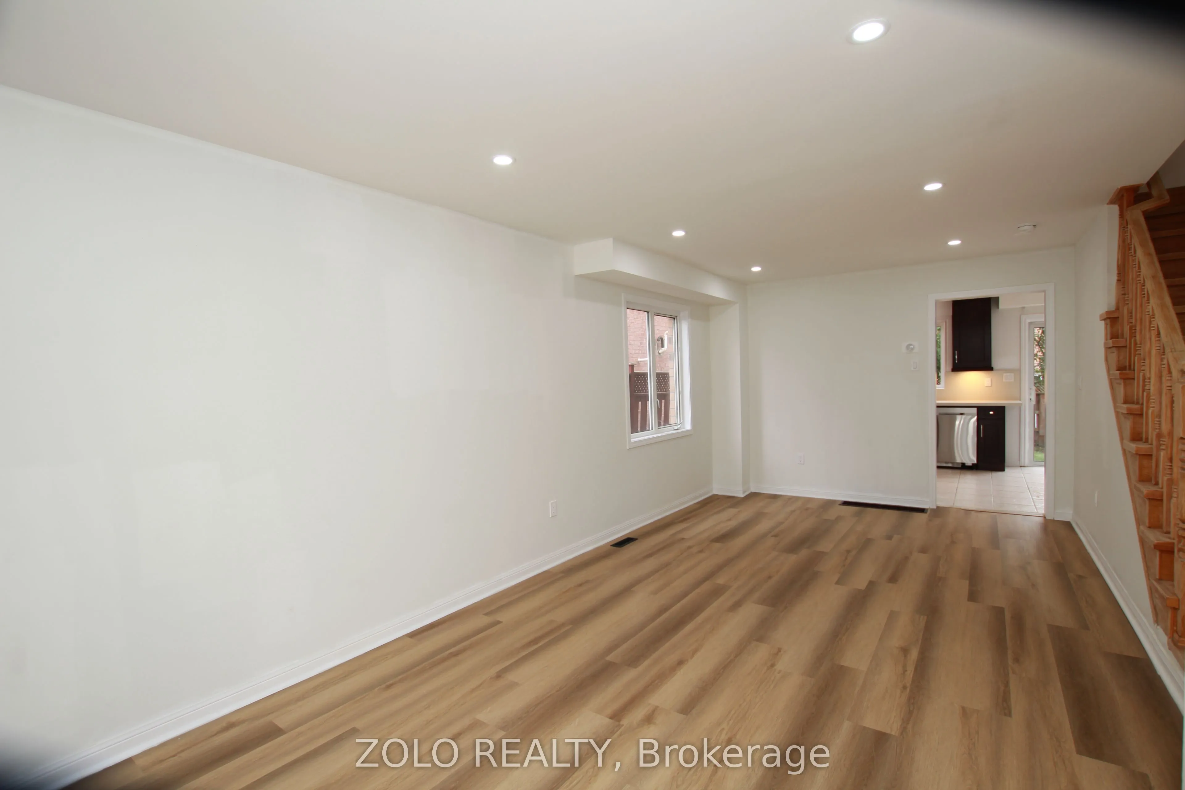 226 Equator Crescent N