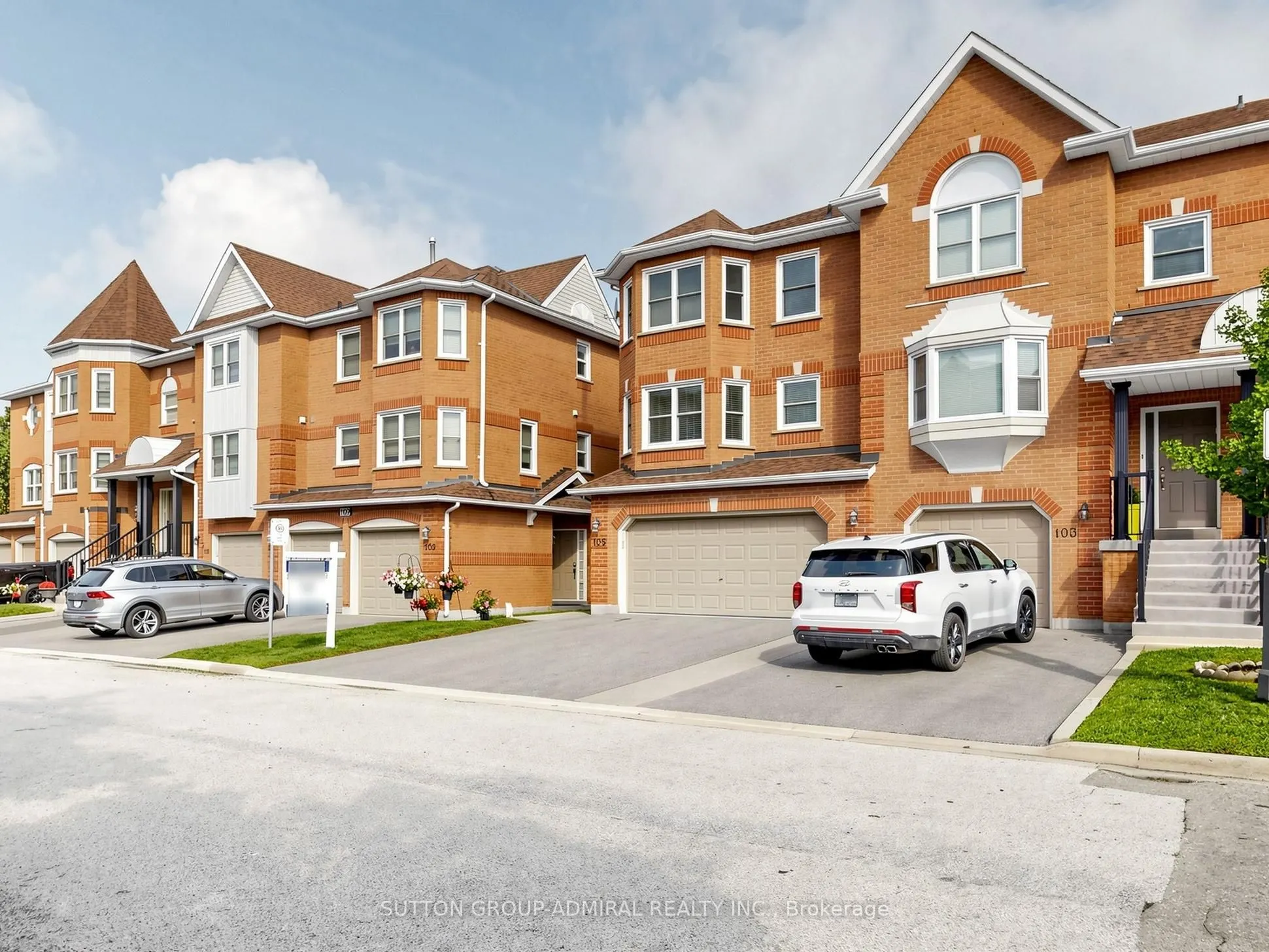 105 Leah Crescent #105