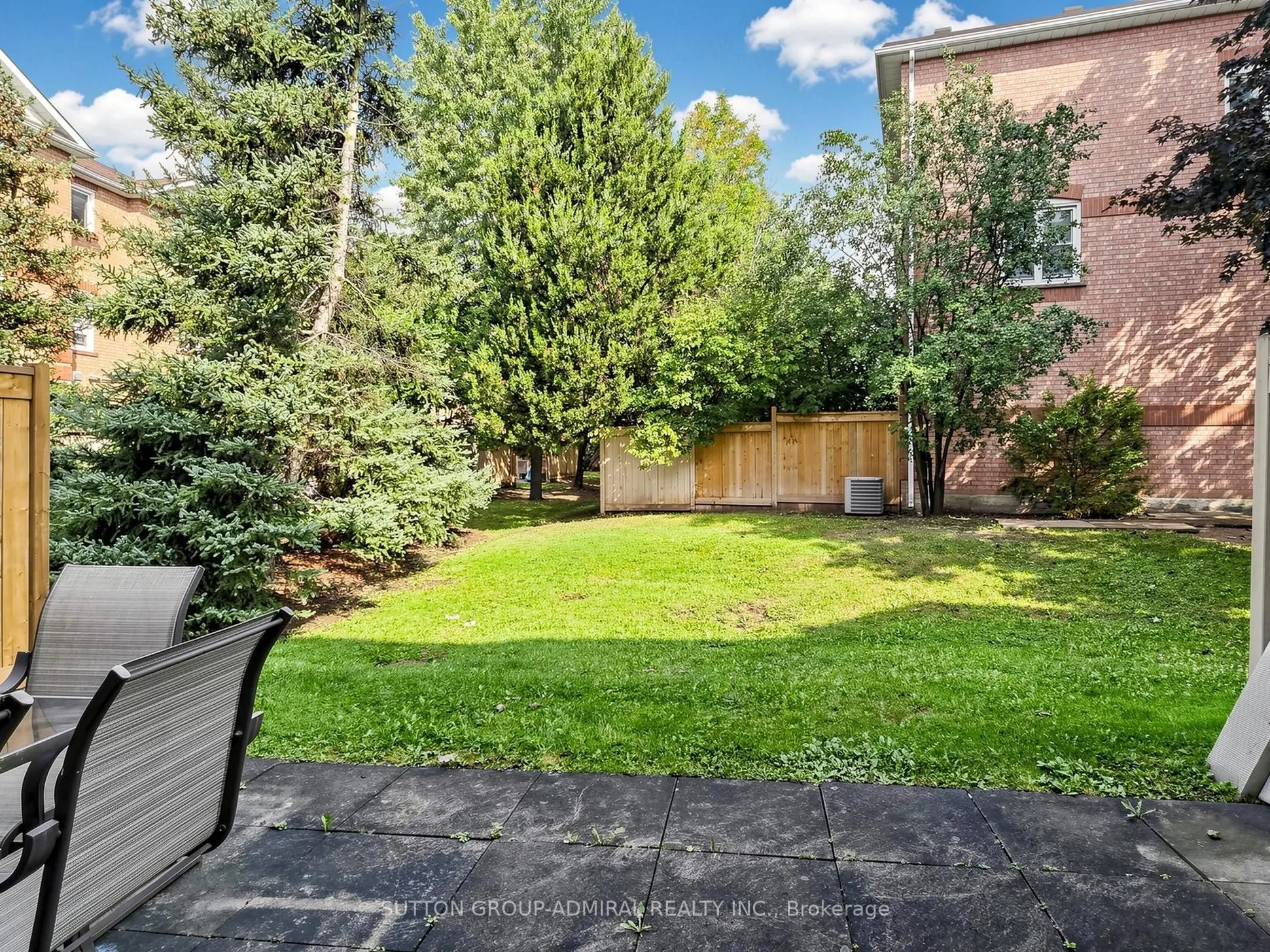 105 Leah Crescent #105