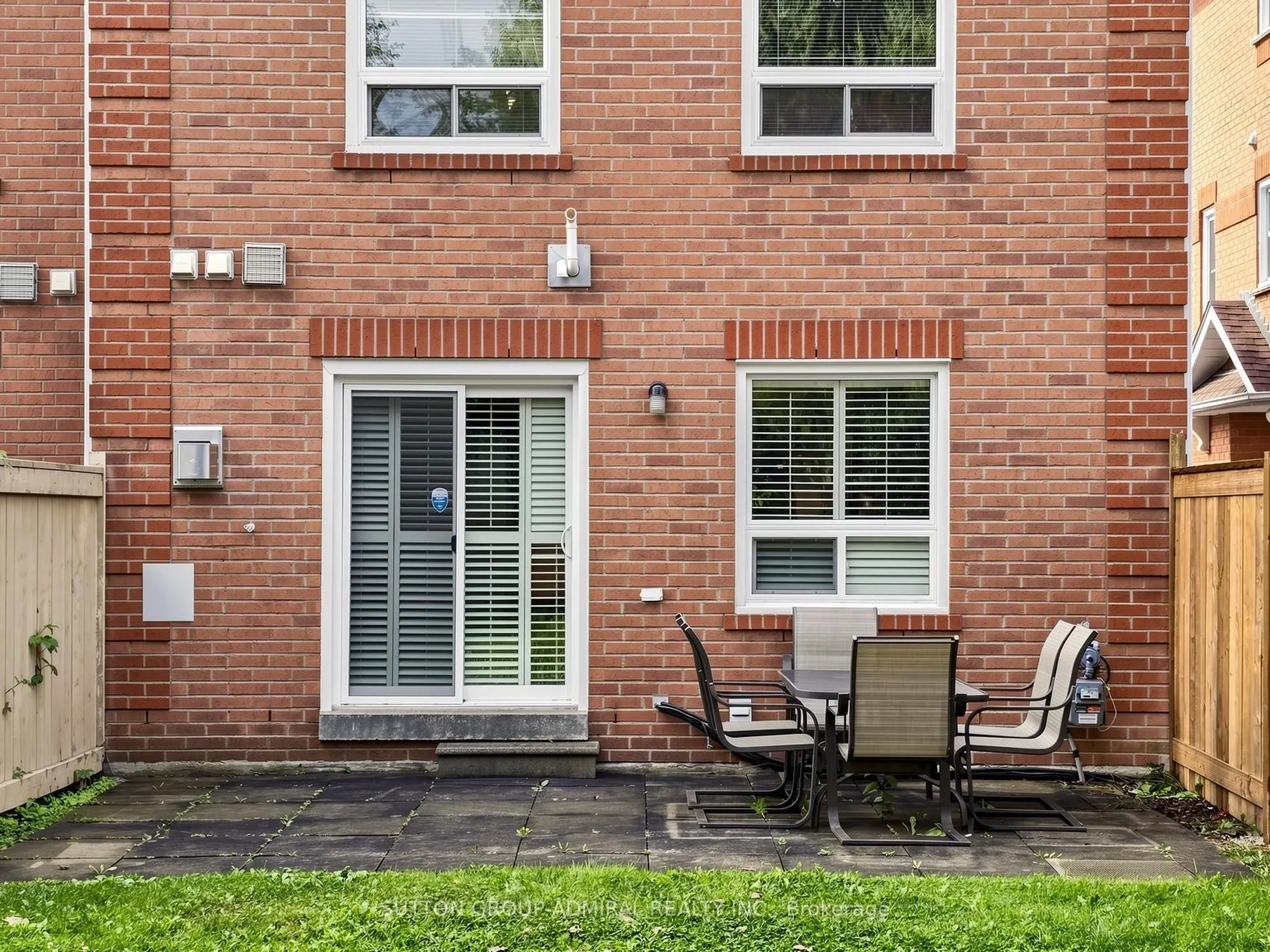 105 Leah Crescent #105