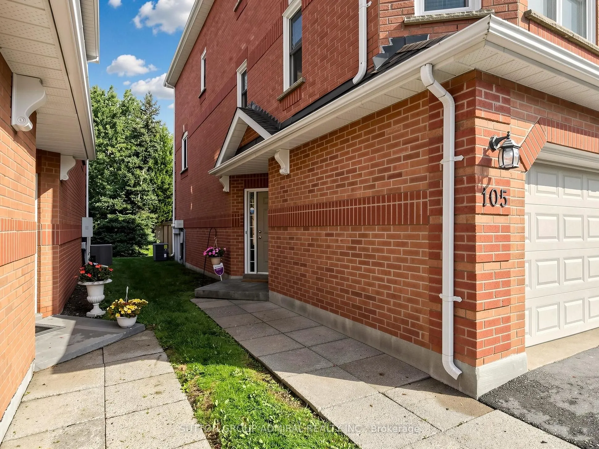 105 Leah Crescent #105