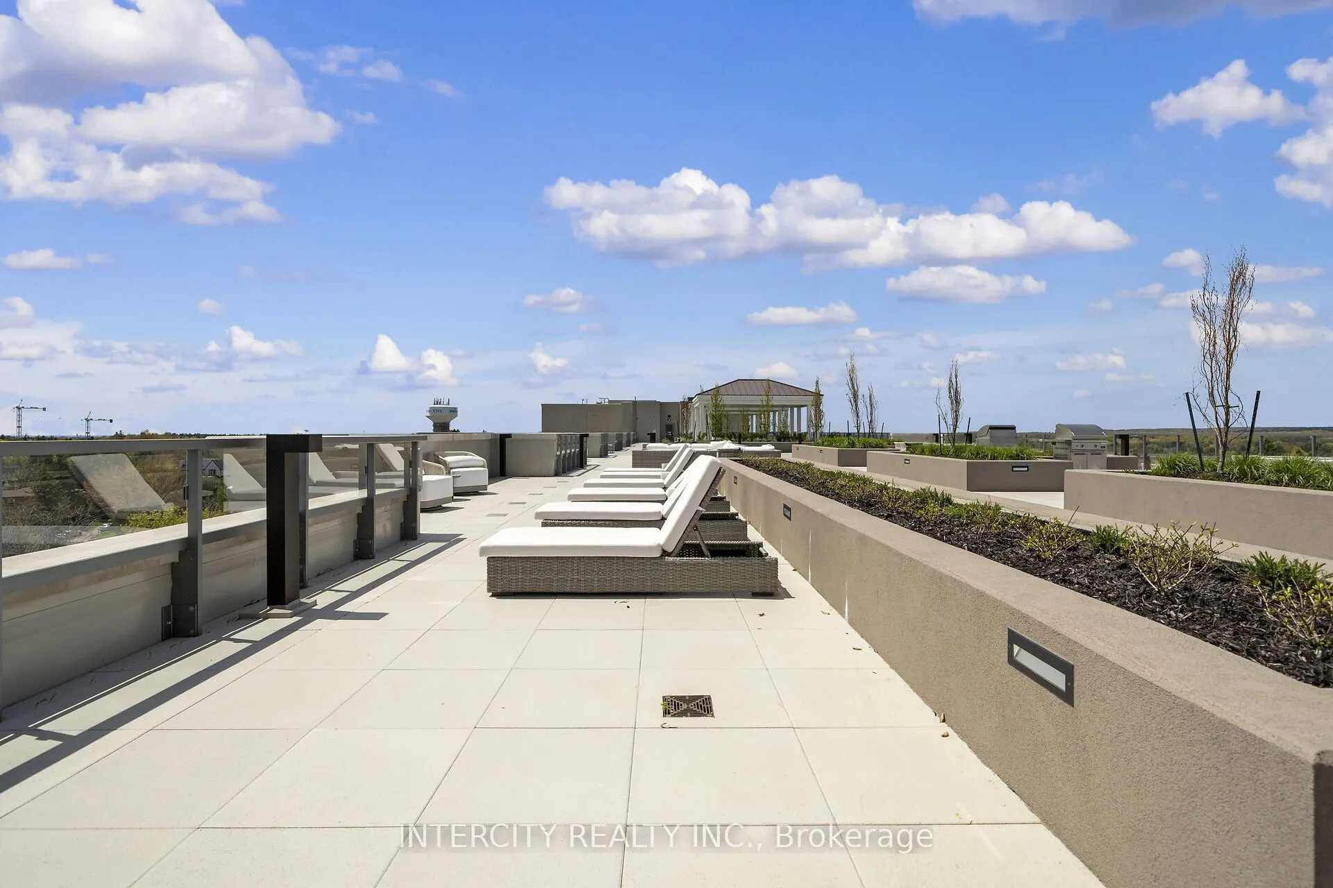 2075 King Road #507