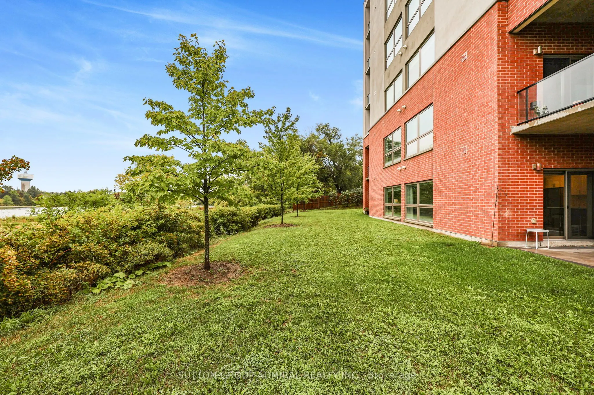 64 Queen Street S #G3