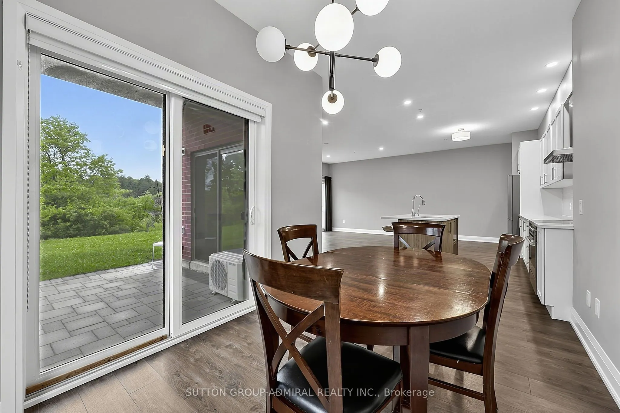 64 Queen Street S #G3