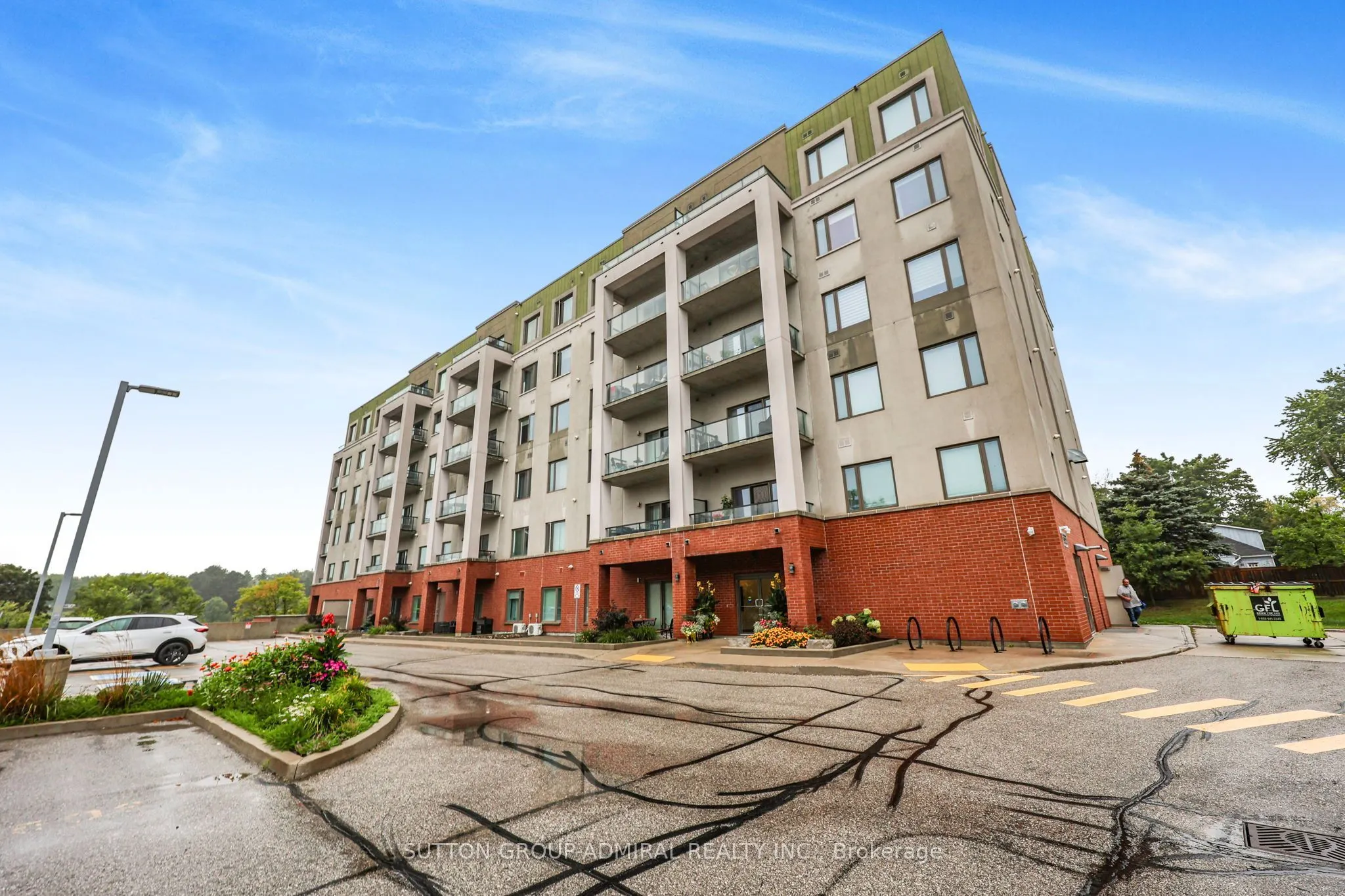 64 Queen Street S #G3
