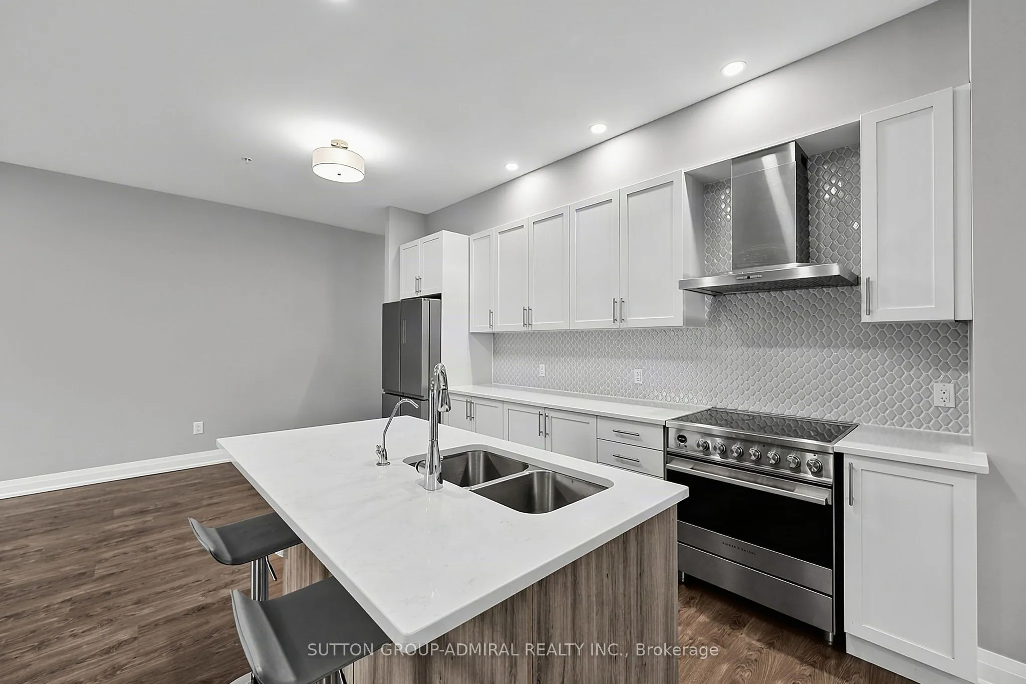 64 Queen Street S #G3