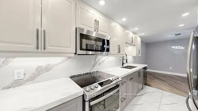 7440 Bathurst Street #512