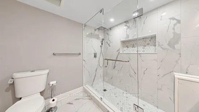 7440 Bathurst Street #512