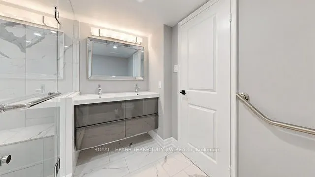 7440 Bathurst Street #512