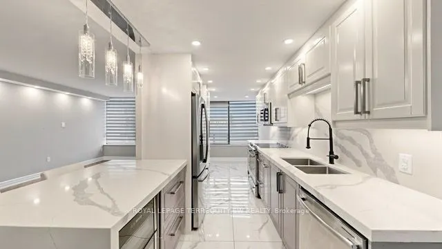 7440 Bathurst Street #512
