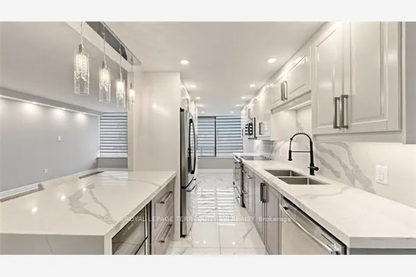 7440 Bathurst Street