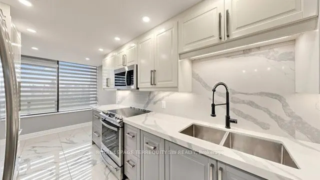 7440 Bathurst Street #512