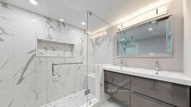 7440 Bathurst Street #512
