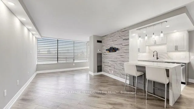 7440 Bathurst Street #512
