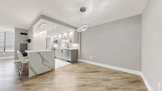 7440 Bathurst Street #512