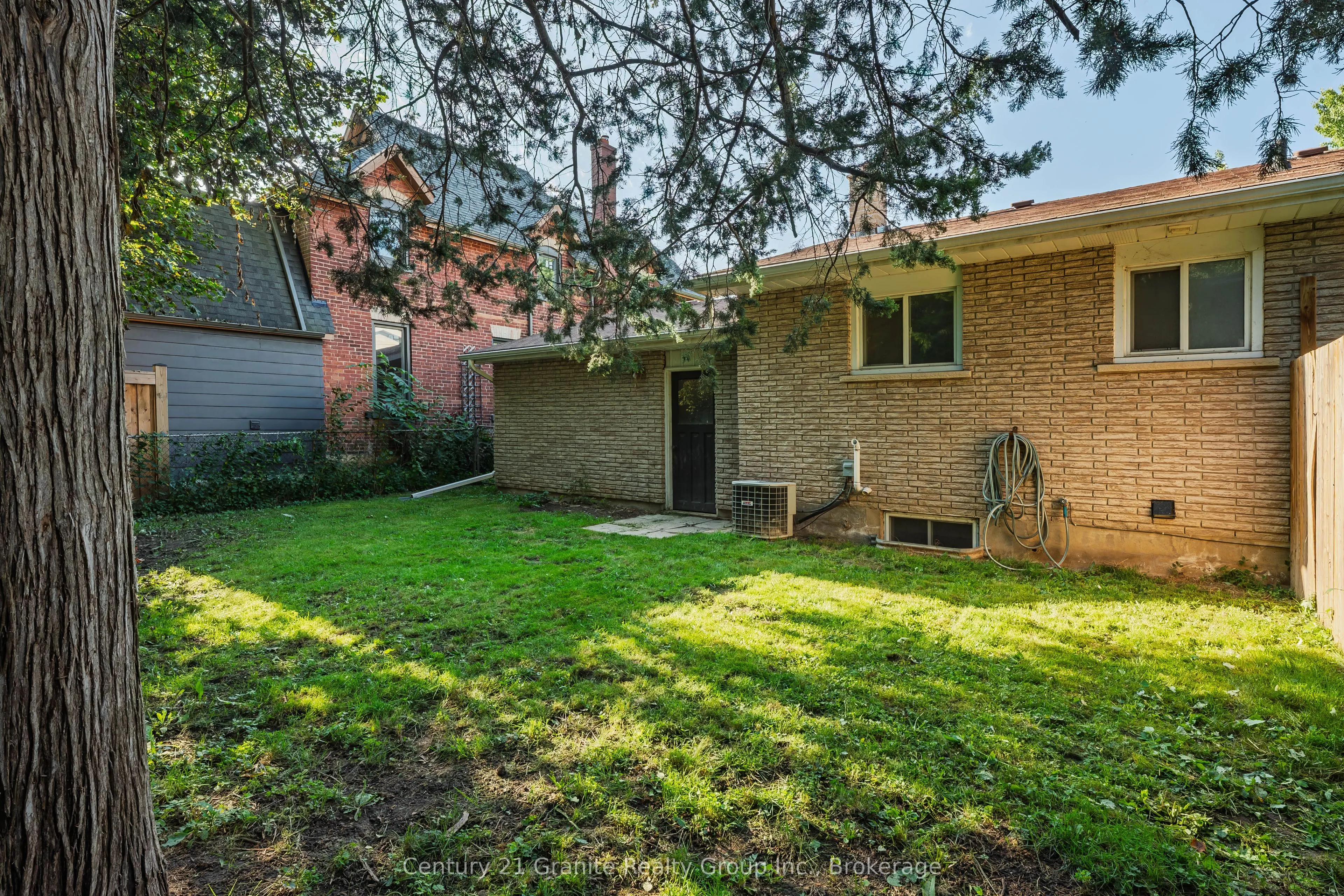 55 Wellington Street E