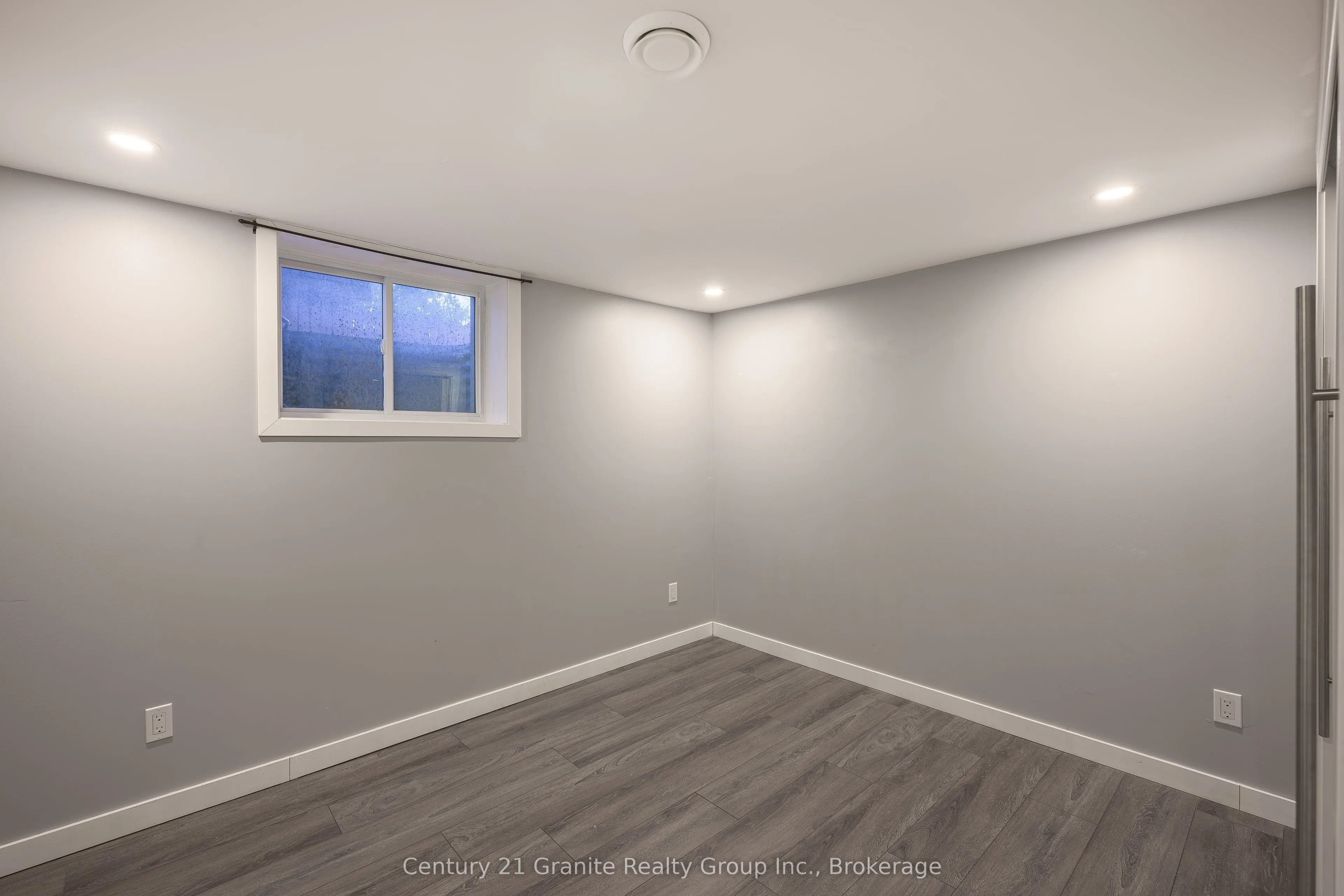 55 Wellington Street E