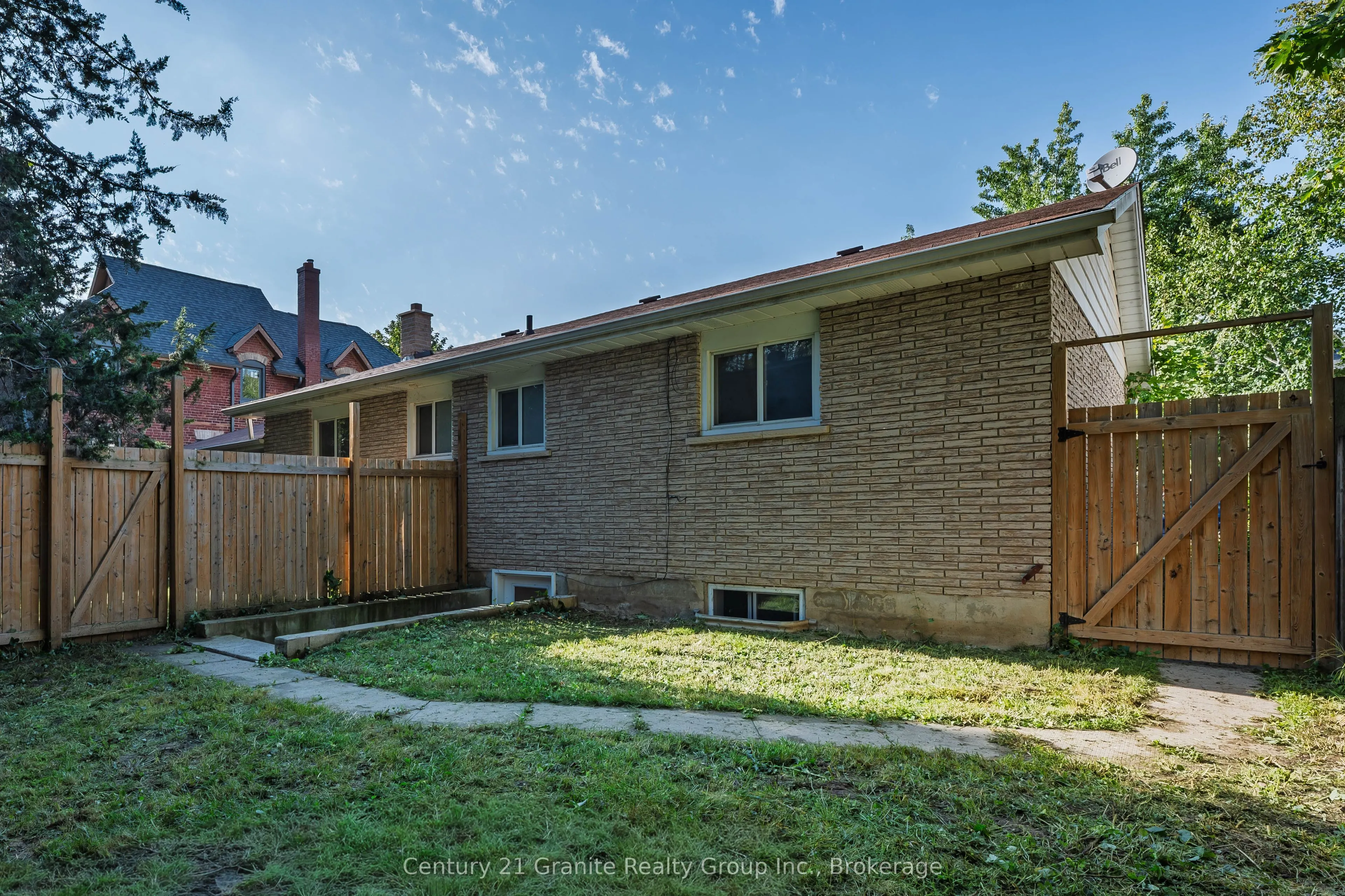 55 Wellington Street E