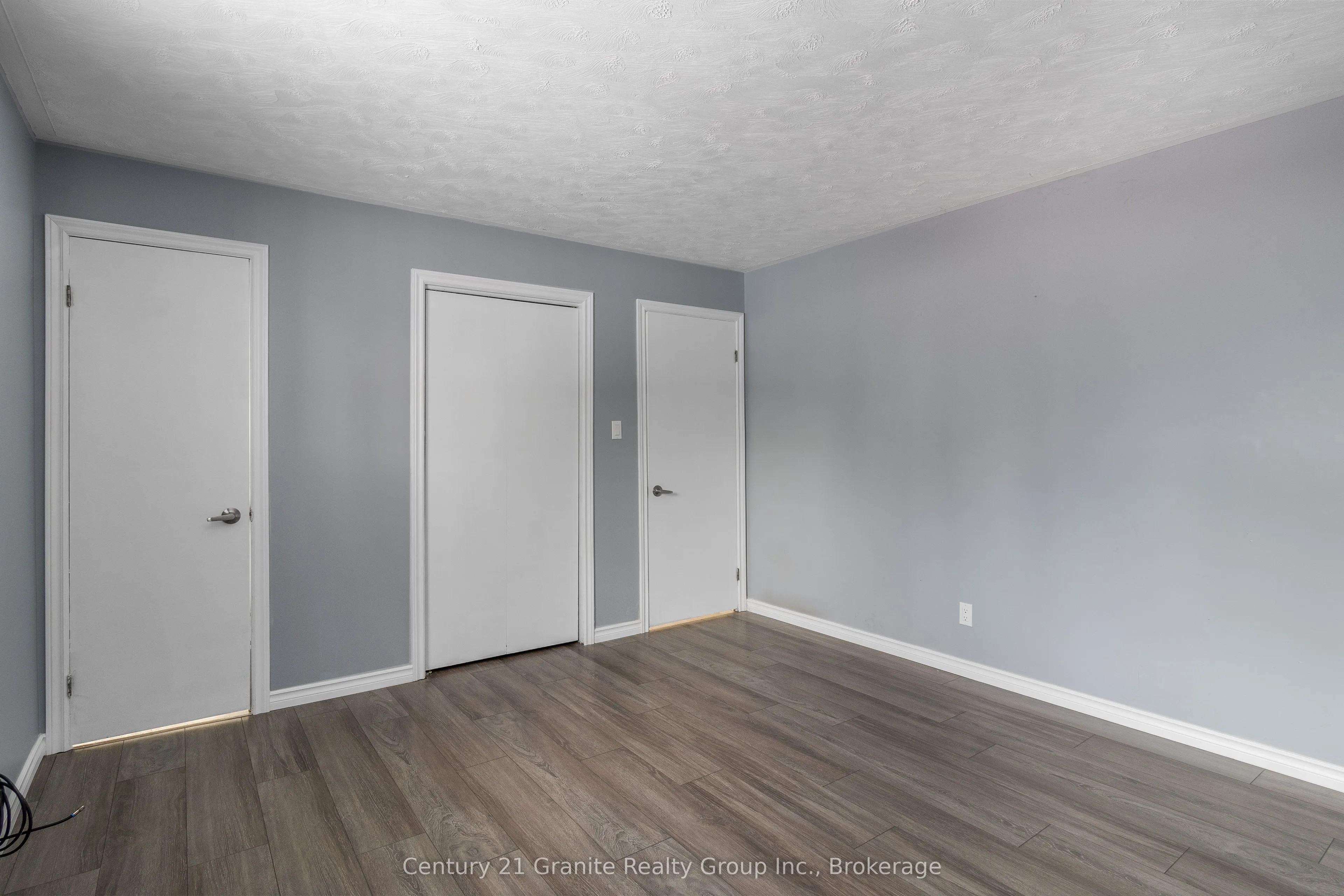 55 Wellington Street E