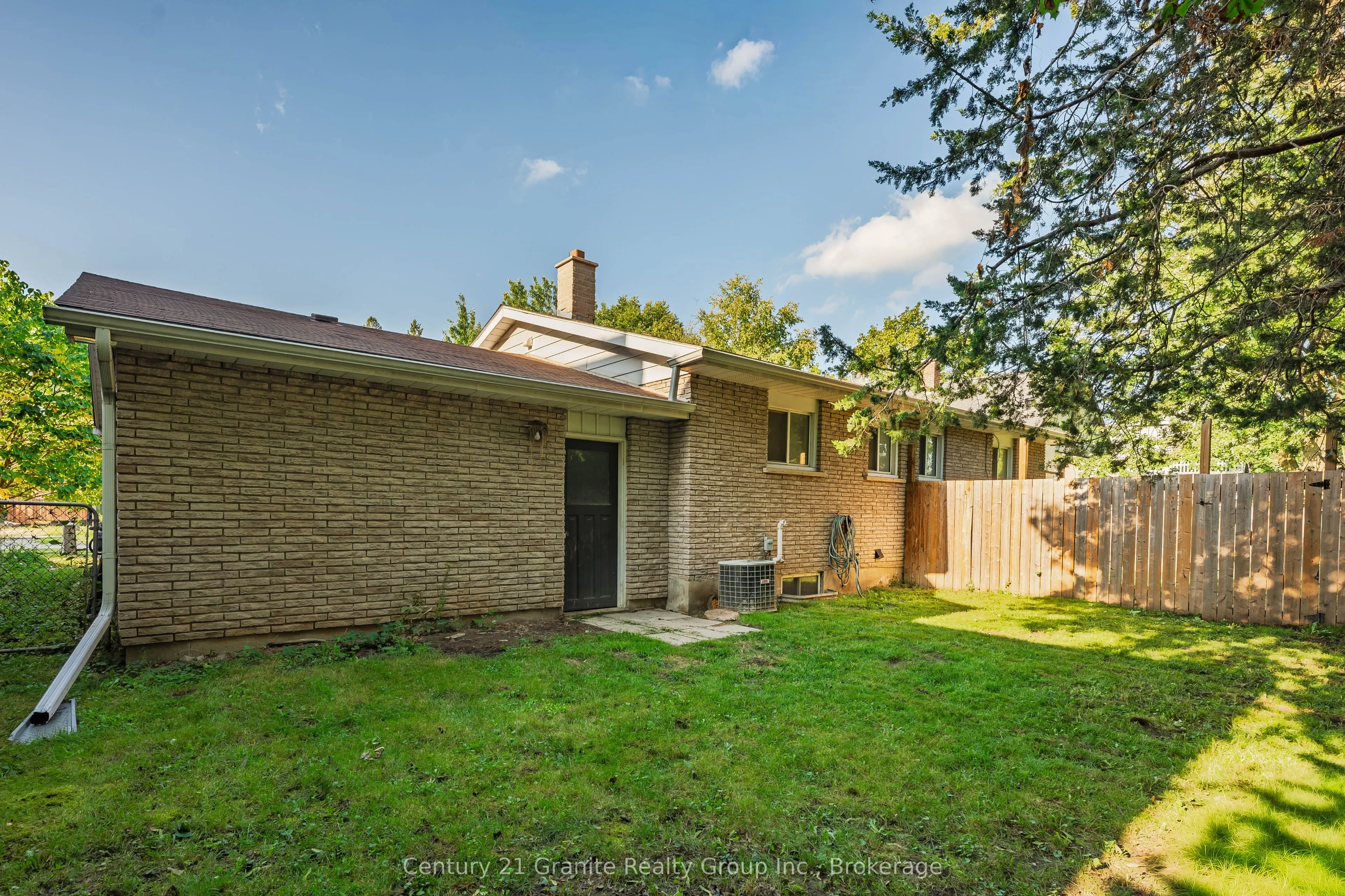 55 Wellington Street E