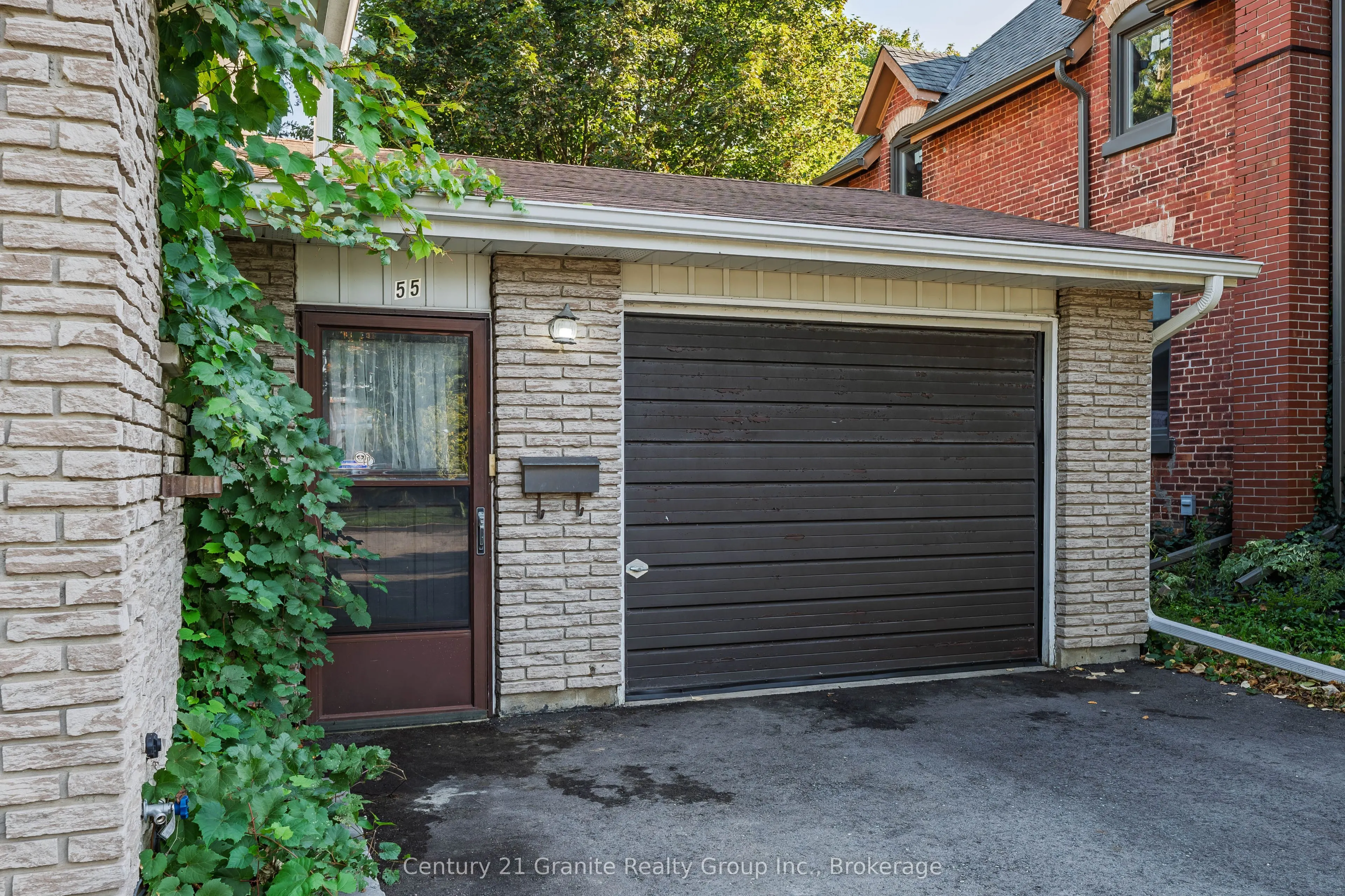 55 Wellington Street E