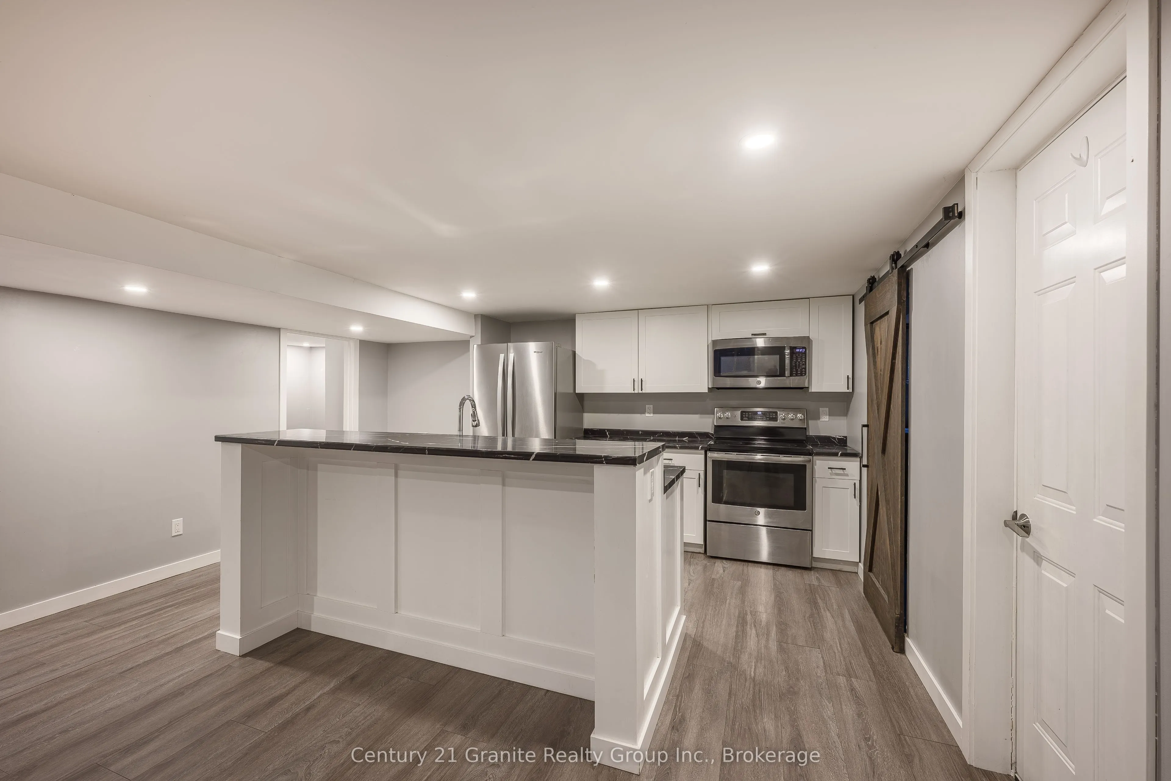 55 Wellington Street E