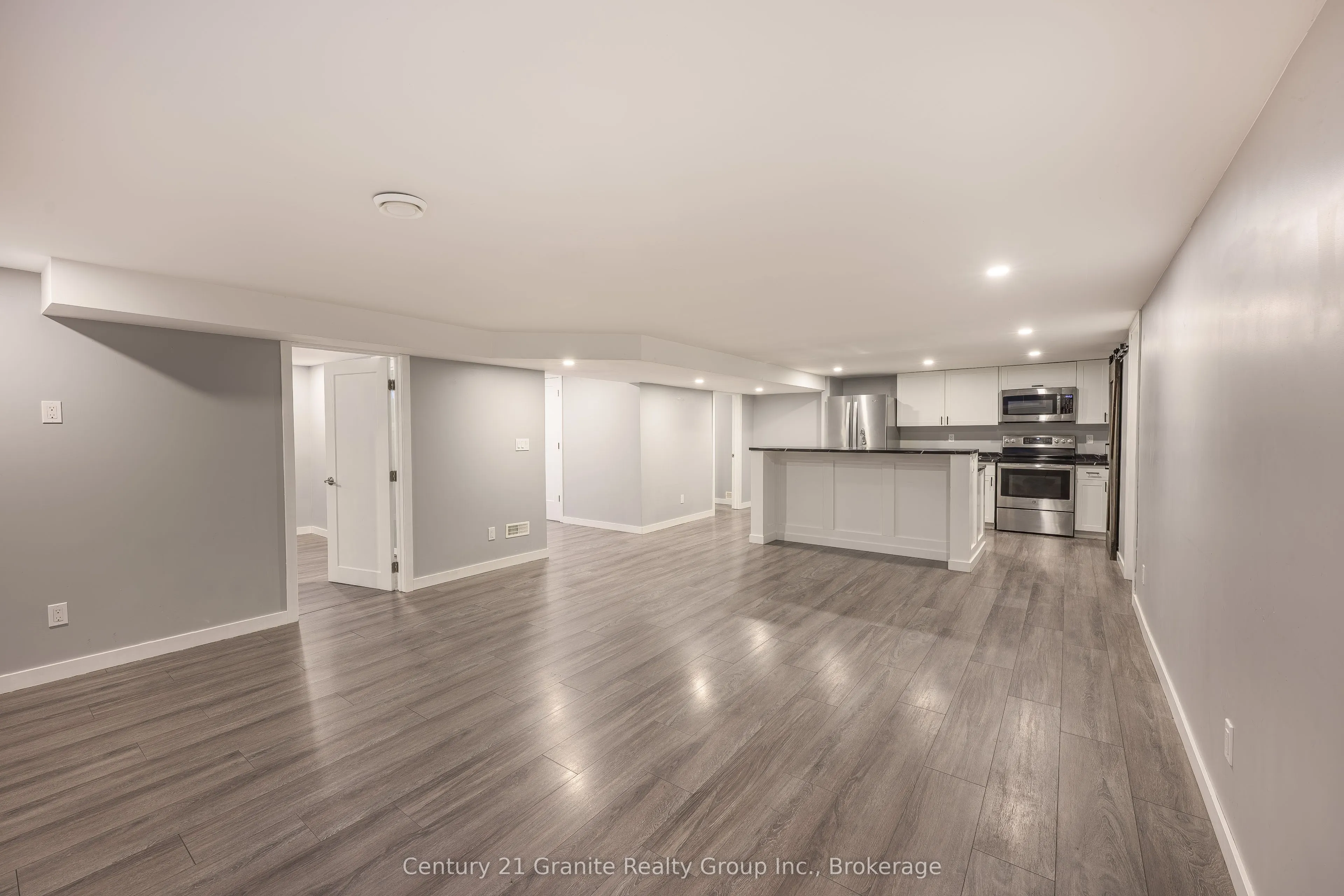 55 Wellington Street E